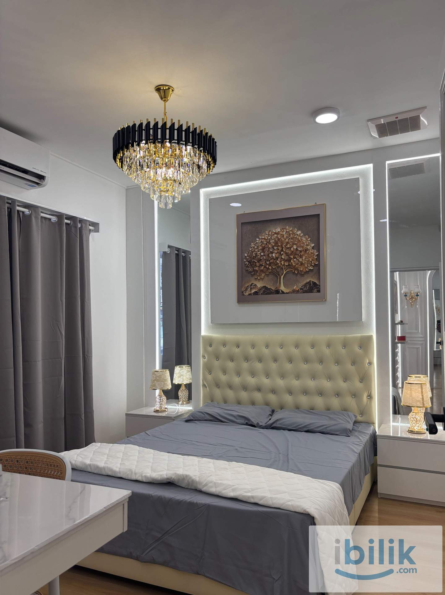 Luxury Classic Style Master Bedroom at Damansara Damai | 1 Min to MRT/Econsave - Image 1