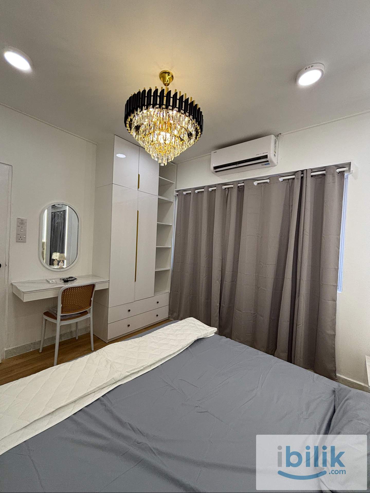 Luxury Classic Style Master Bedroom at Damansara Damai | 1 Min to MRT/Econsave - Image 3