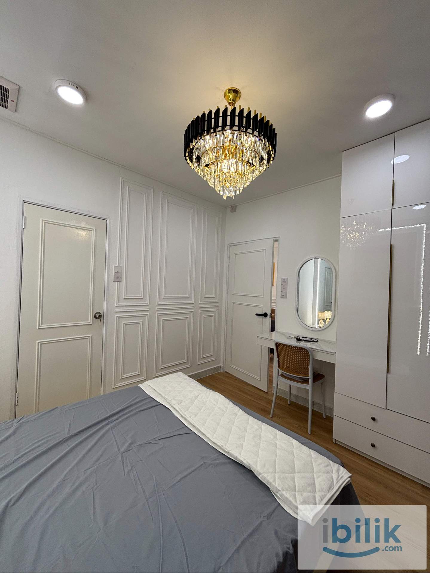 Luxury Classic Style Master Bedroom at Damansara Damai | 1 Min to MRT/Econsave - Image 4