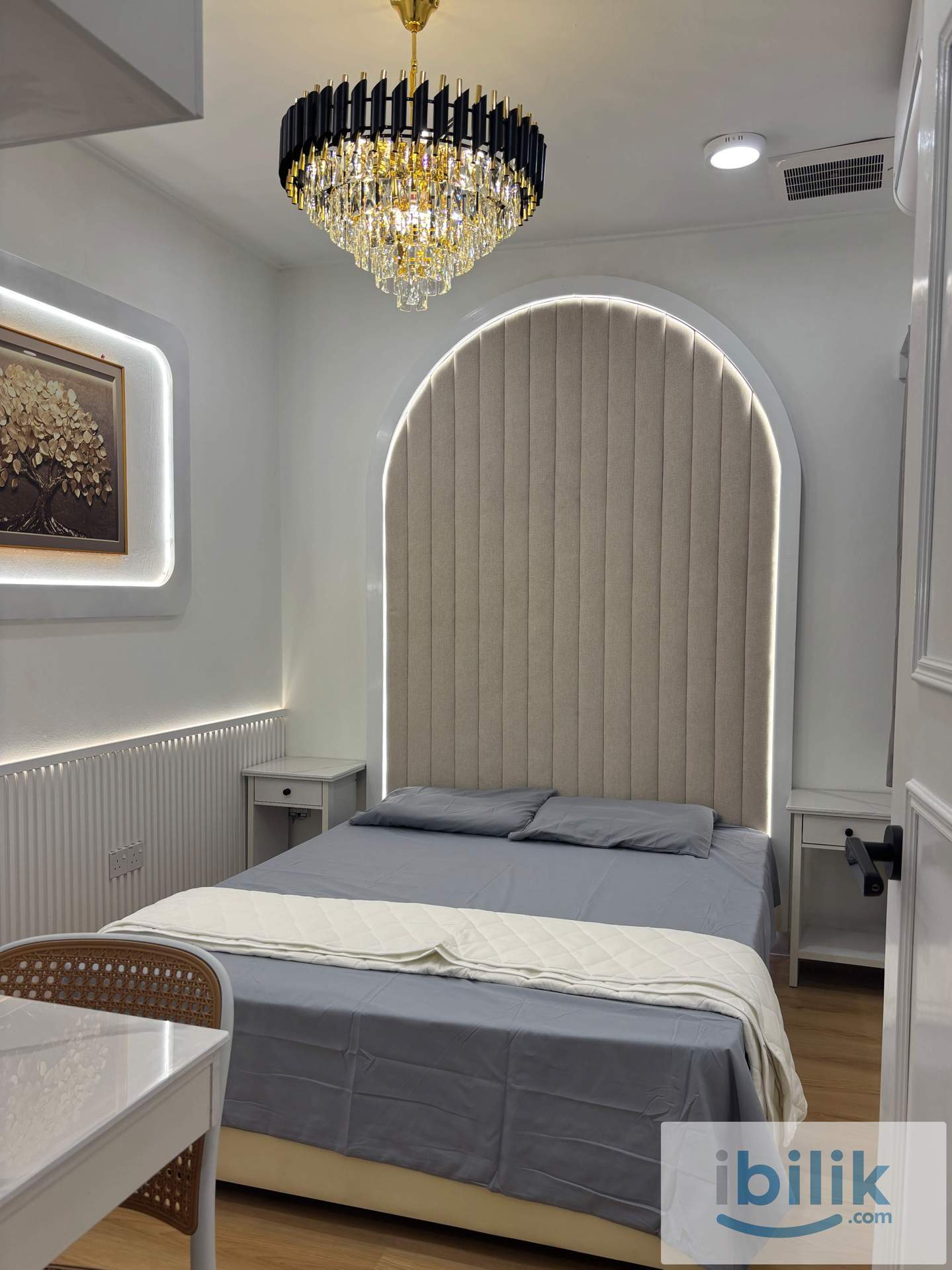 Modern Classic Style Middle Bedroom at Damansara Damai | 1 Min to MRT/Econsave - Image 1