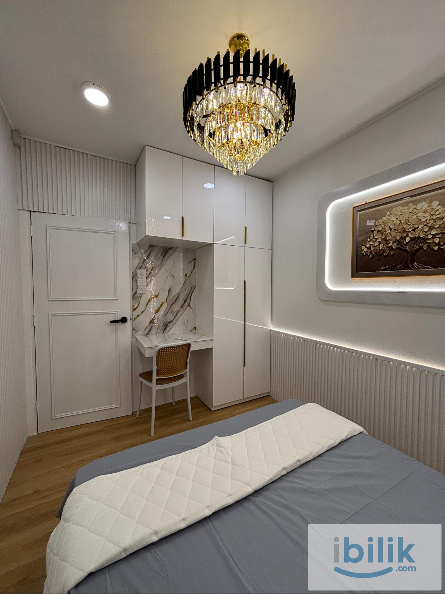 Modern Classic Style Middle Bedroom at Damansara Damai | 1 Min to MRT/Econsave - Image 3