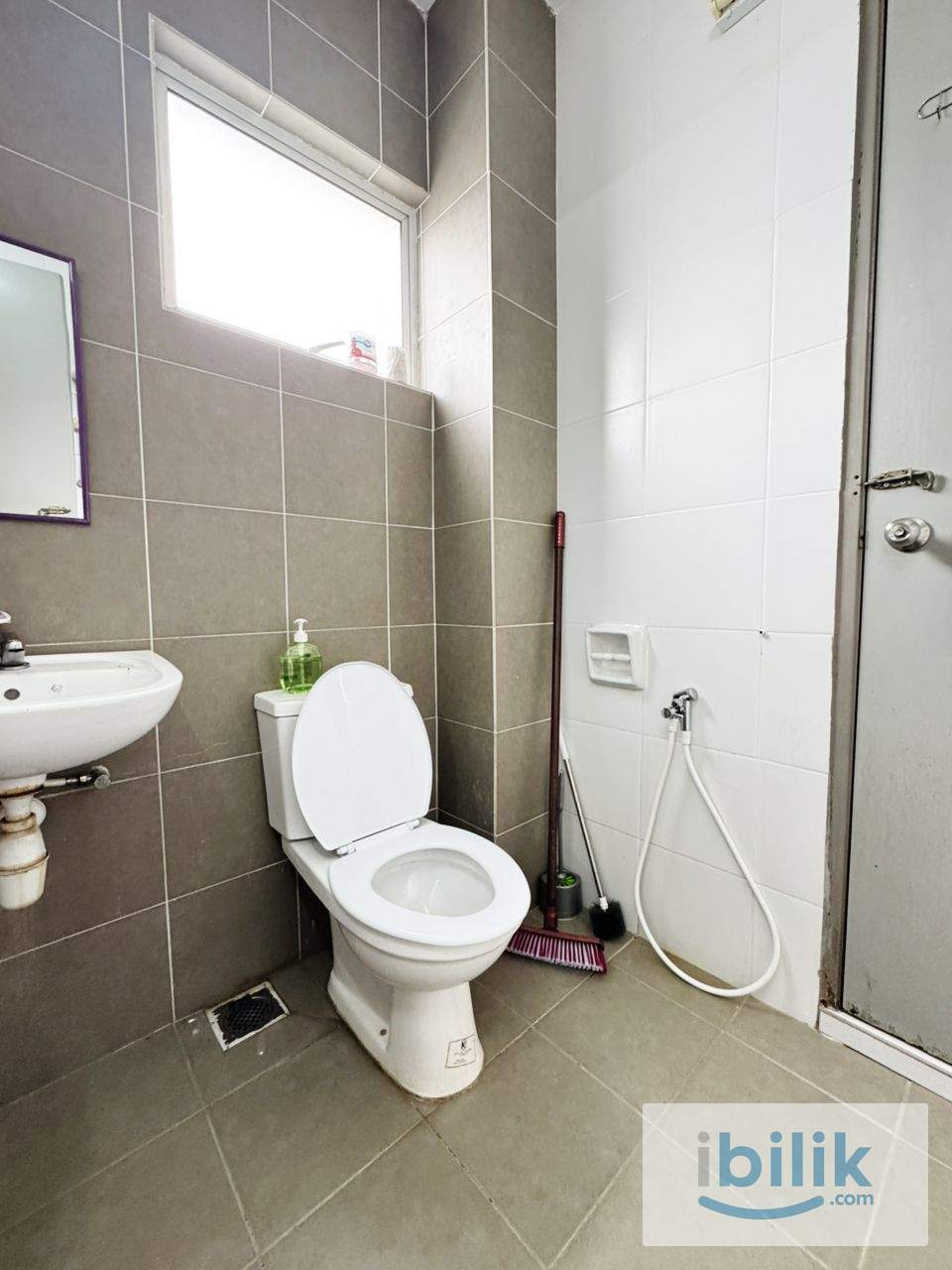 🚄 Nearby LRT Puchong Jaya 🚄 Private Toilet ☑️ Free WiFi & Water Bills 🛜 - Image 4