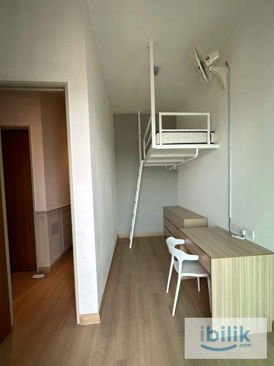 Balcony Room for Rent at SS15  - Image 1
