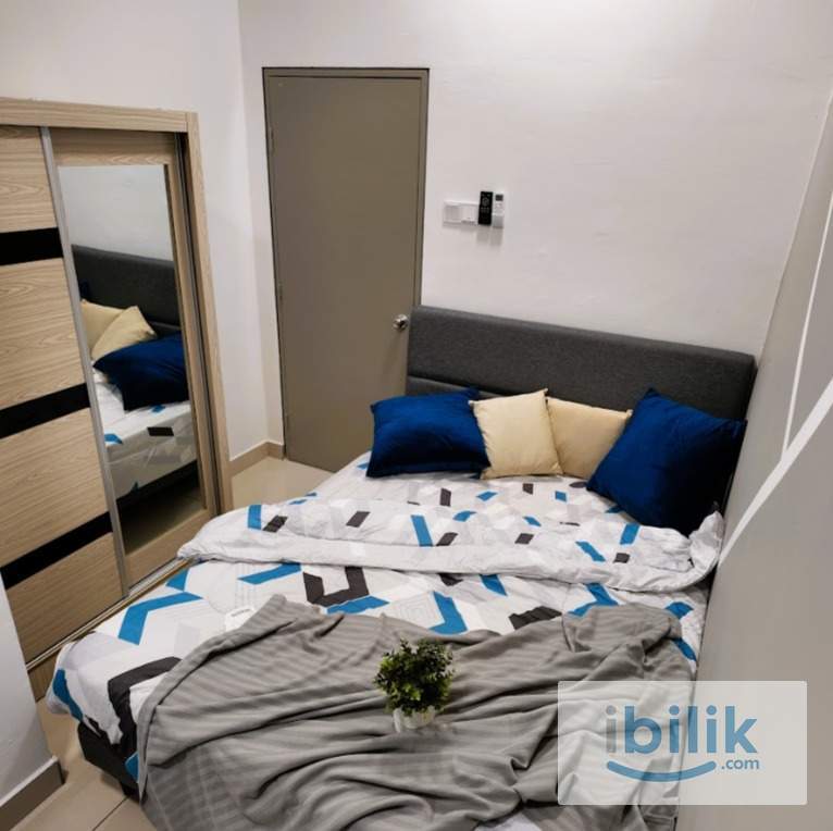 D7 Room For Rent@ Middle Room - Image 1