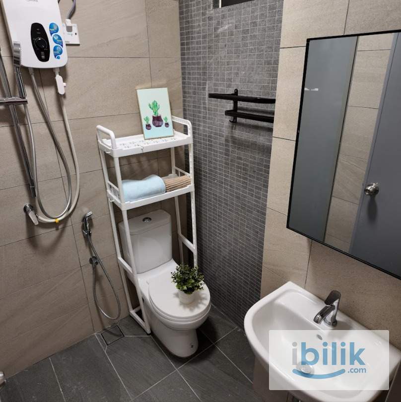 D7 Room For Rent@ Middle Room - Image 7