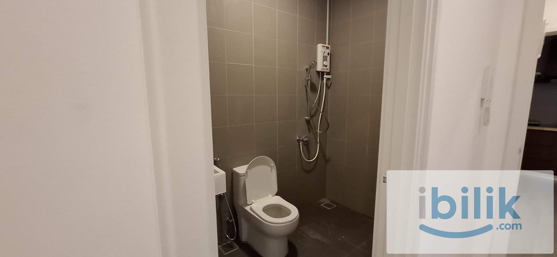 FEMALE UNIT 💃 | 3 MINS TO BUS STOP 🚏 | NEAR TO MID VALLEY 🛍️ - Image 3