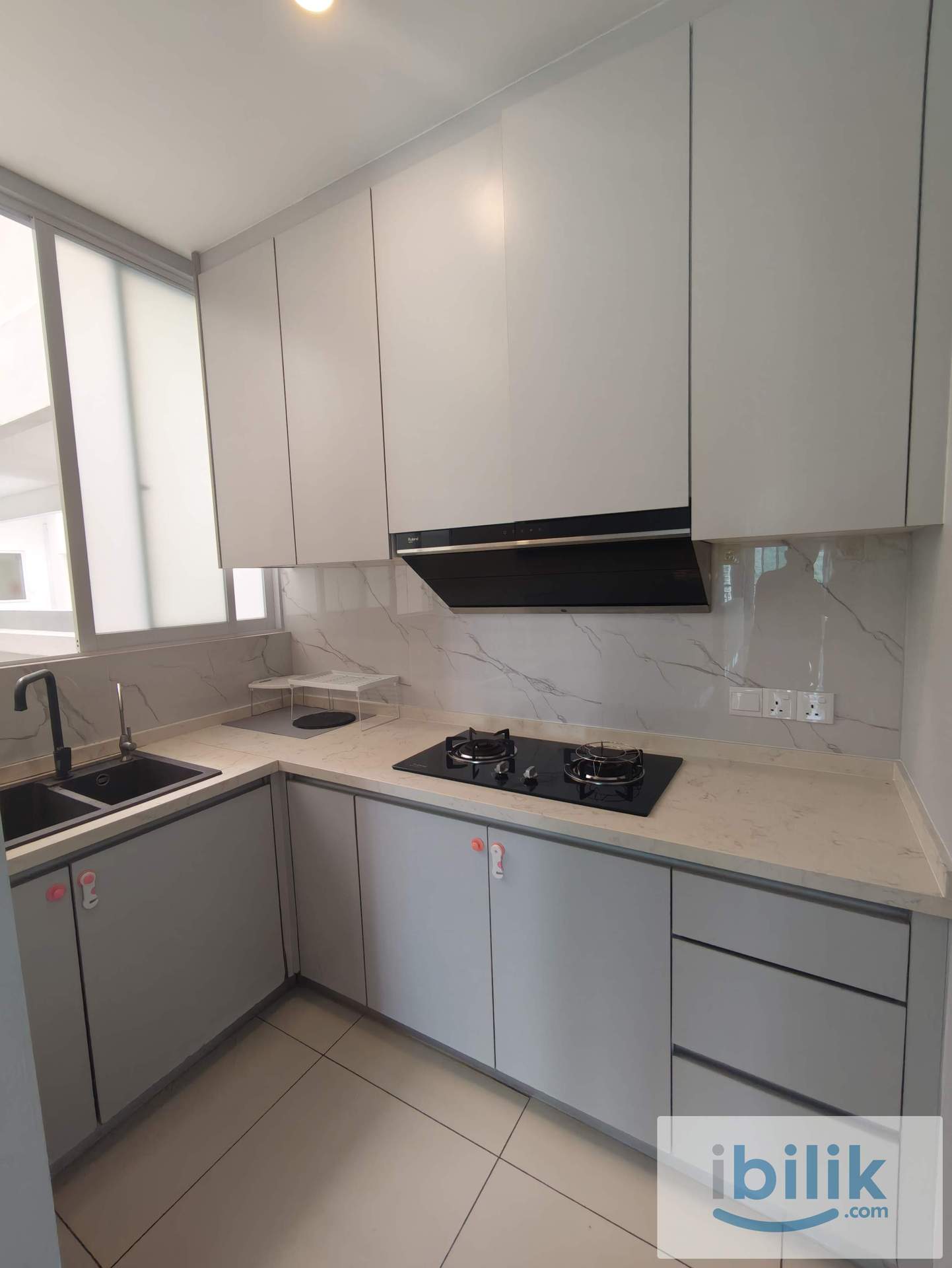 [Owner Listing] Imperial Residences| 3BR | Designer Built-ins & View   - Image 2