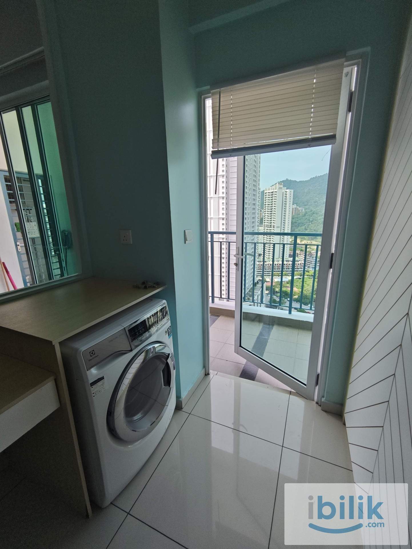 [Owner Listing] Imperial Residences| 3BR | Designer Built-ins & View   - Image 3