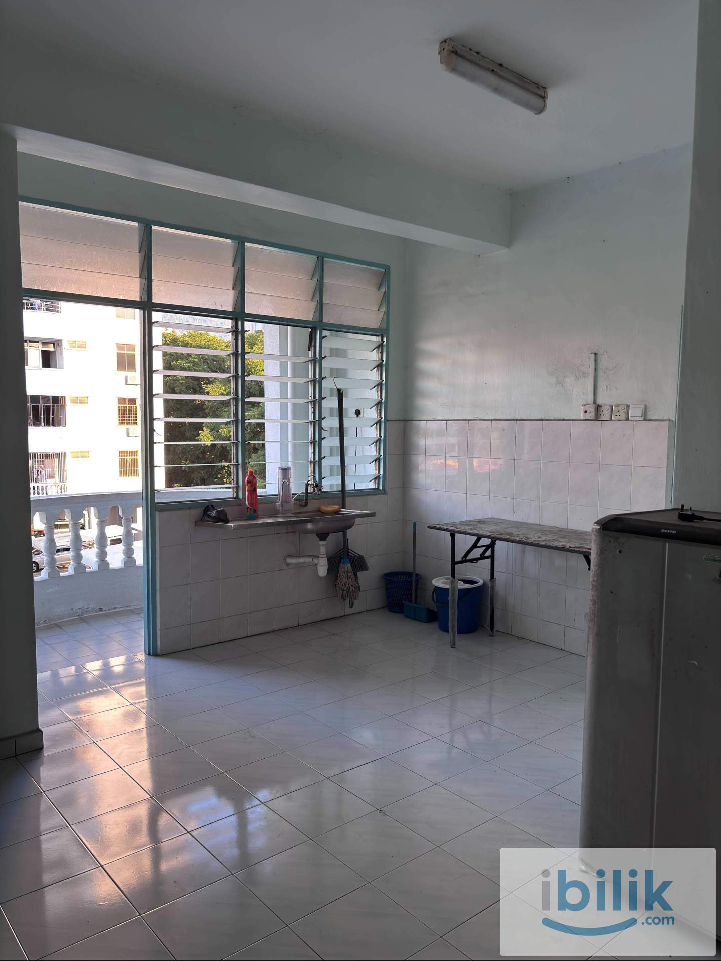 Budget Single/ Small Room for rent - Image 4