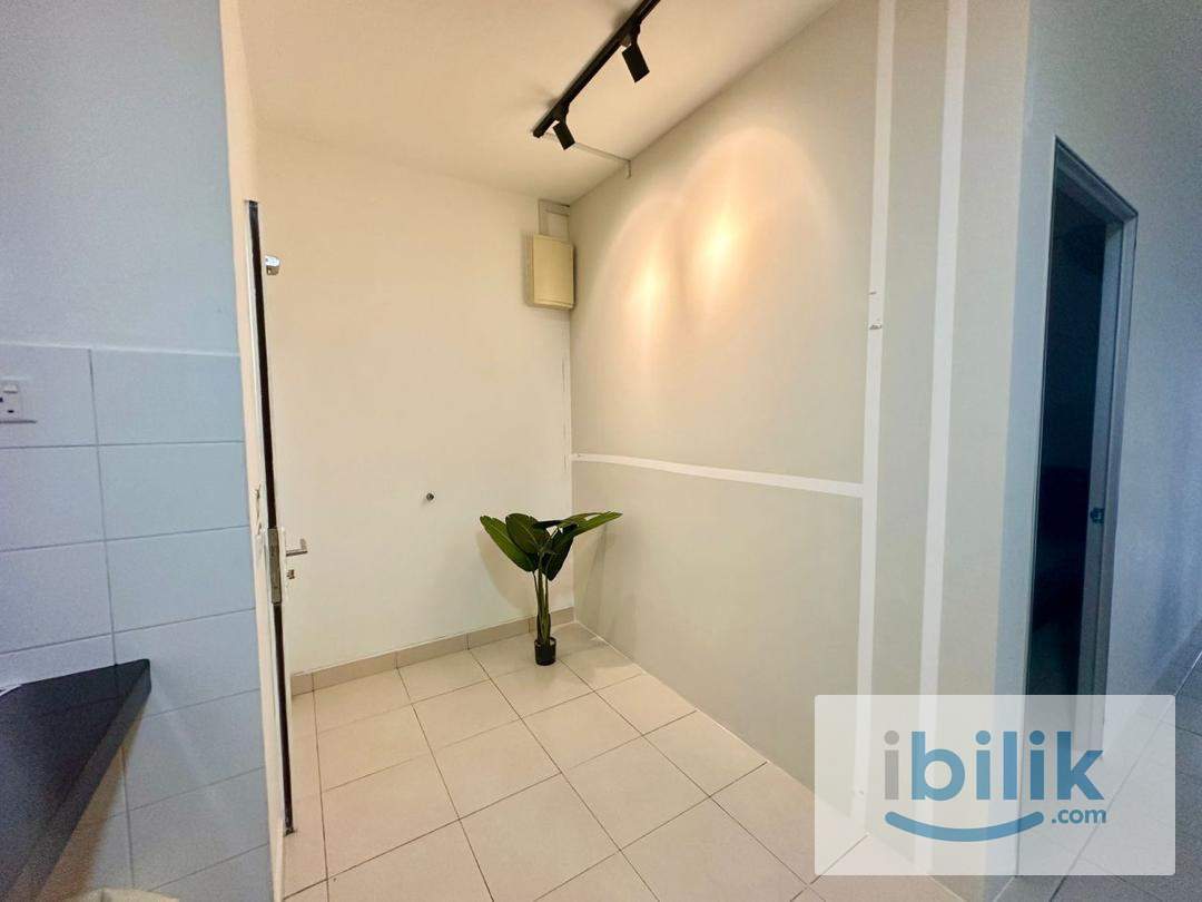 Cozy Balcony room - Image 6