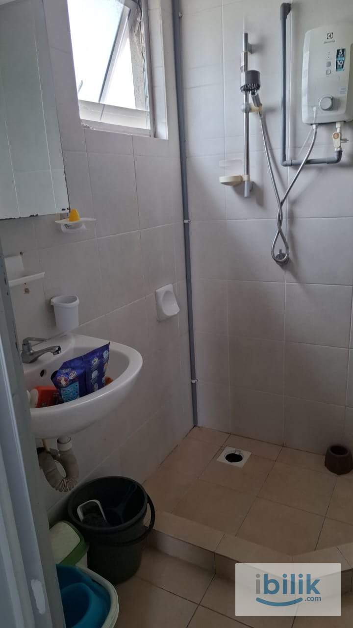 Middle room at Main Place res. near LRT USJ21 - Image 2