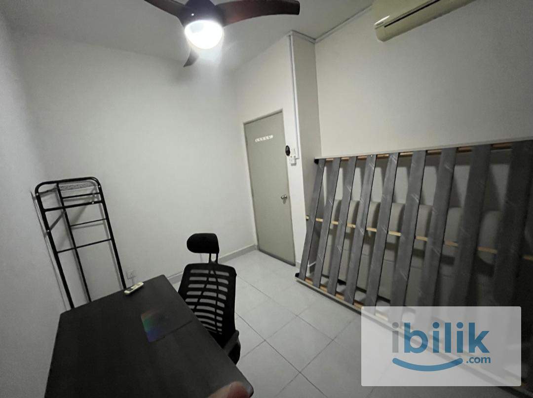 Mid size apartment room with a shared apartment utilities on top of a mall - Image 4