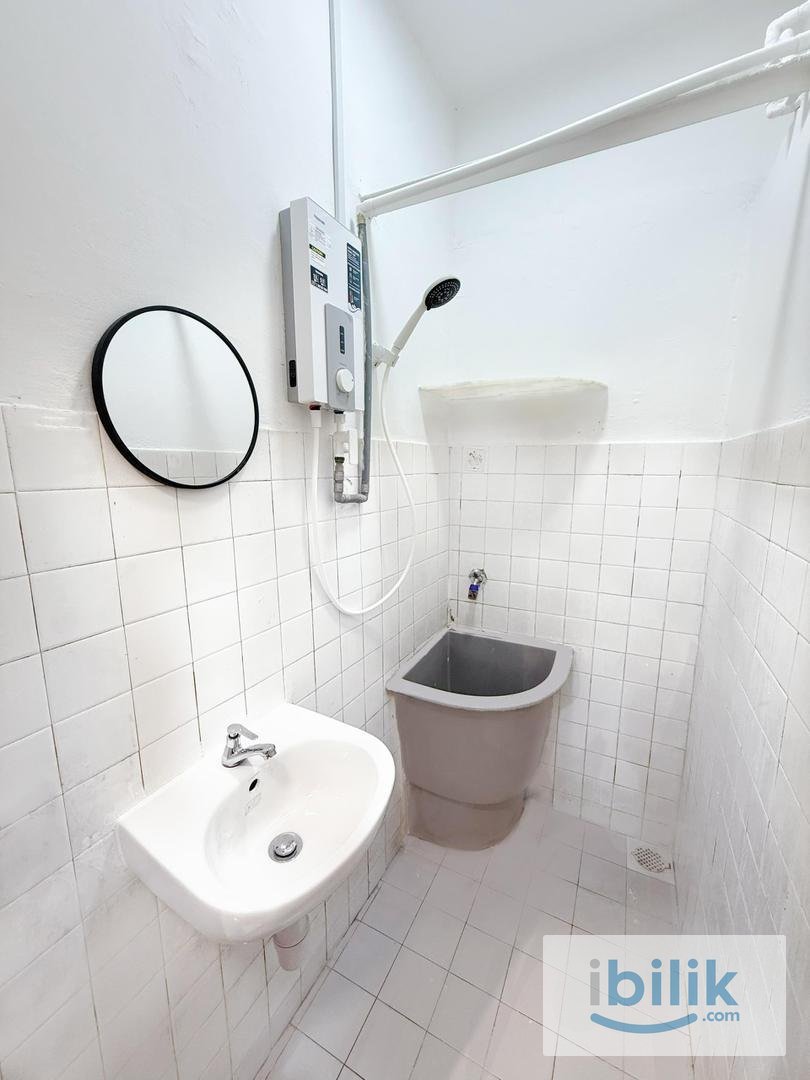 Cozy Female Premium Single Room - Image 8