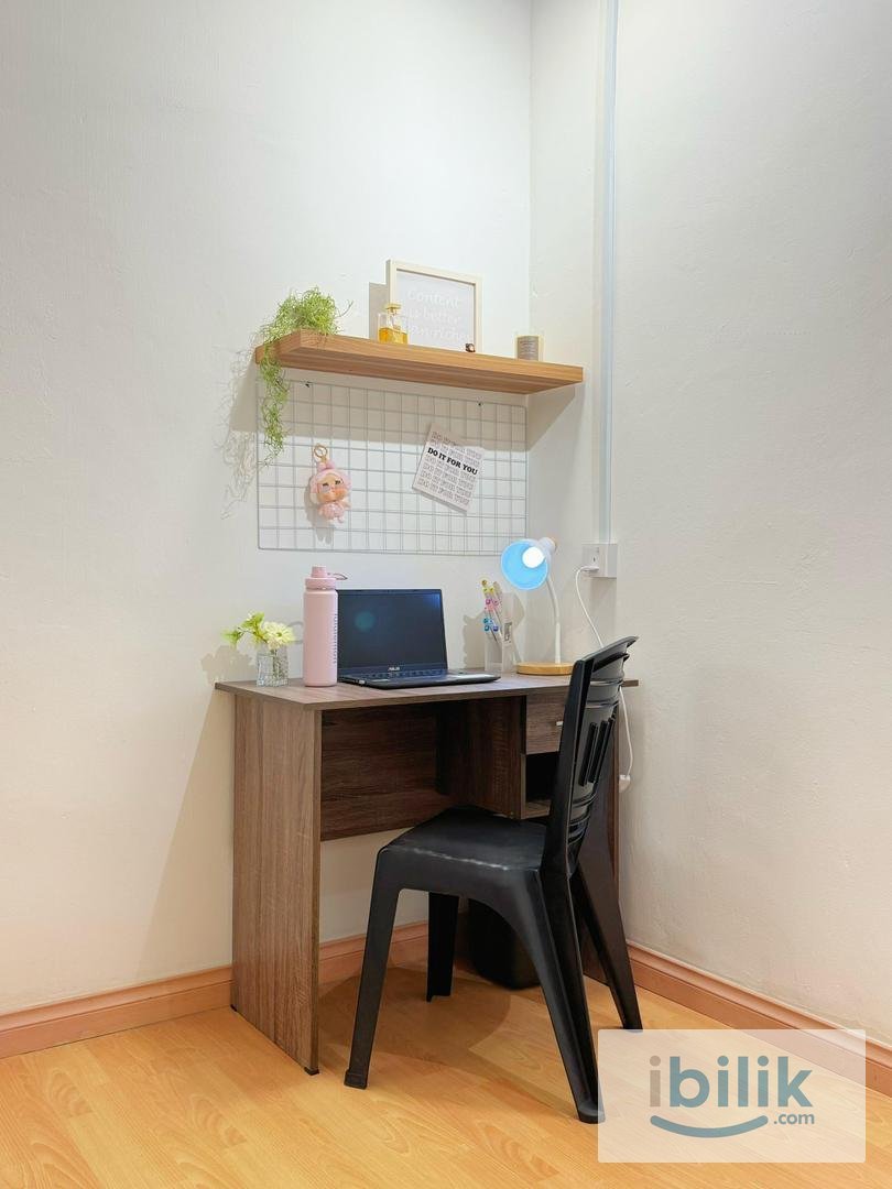 Cozy Female Single Room - Image 2