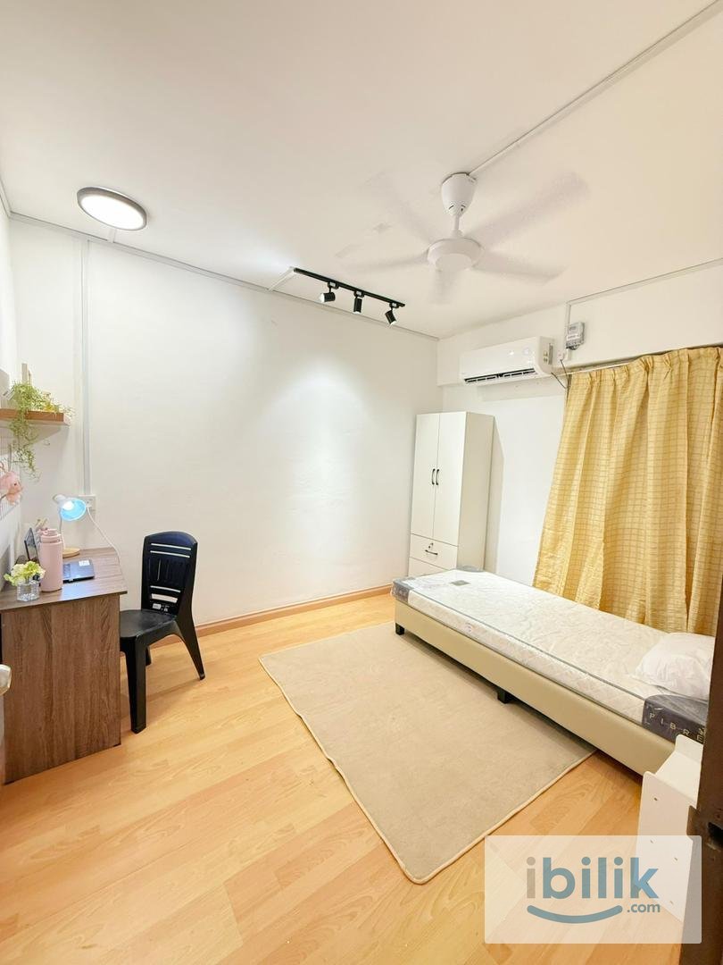 Cozy Female Single Room - Image 1