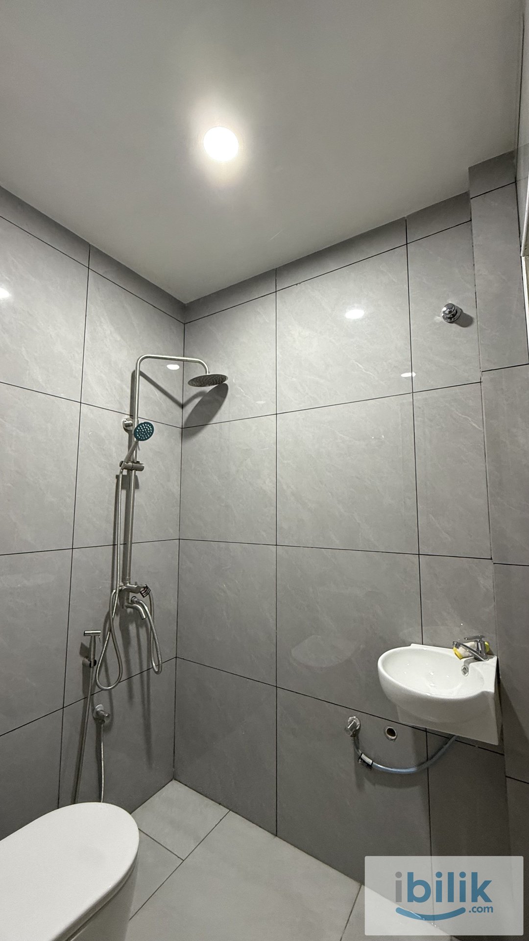 Queen Bedroom-Ground Floor - Image 4