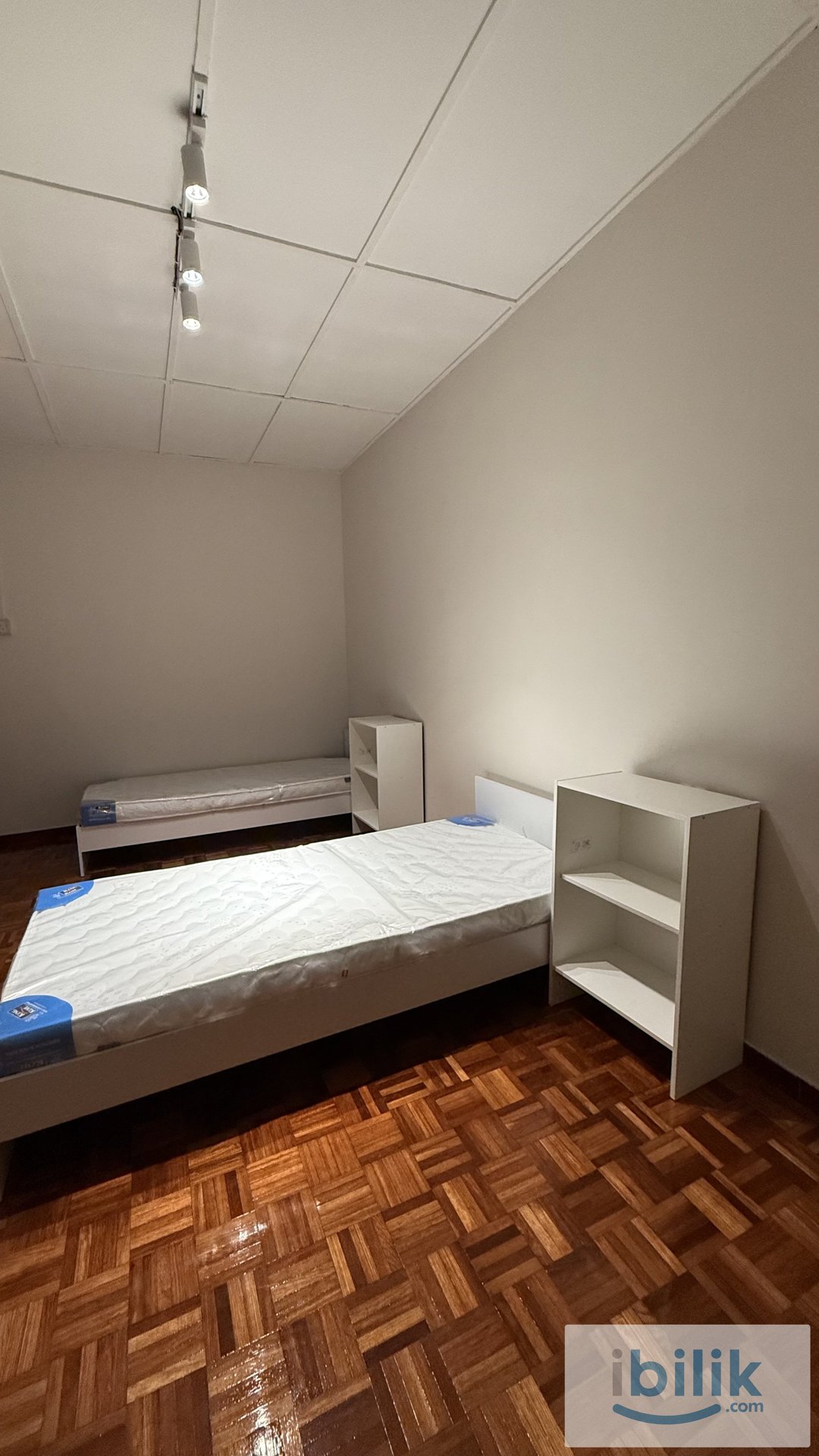 Master bedroom- Two (2) Single Beds - Image 3