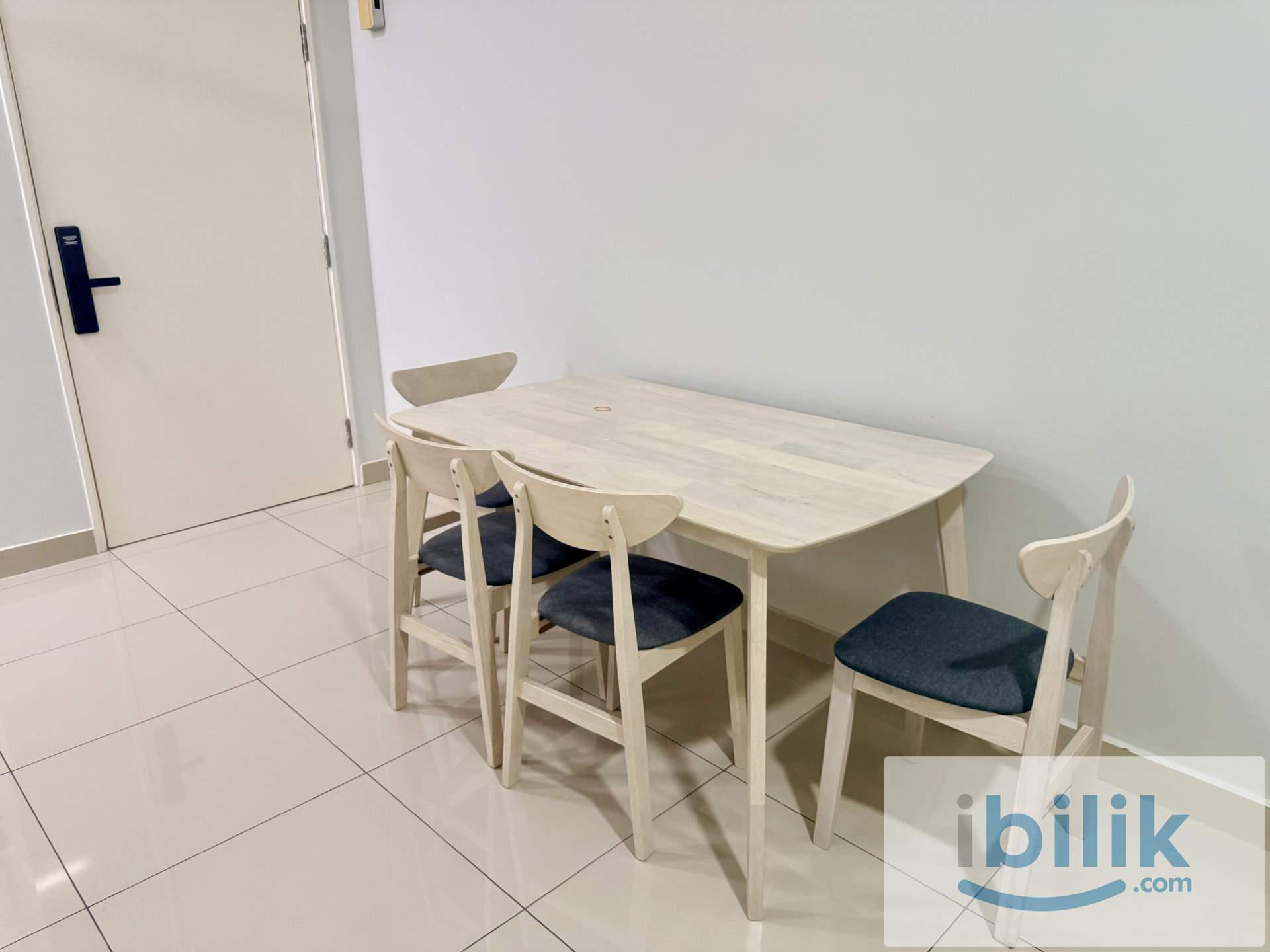 Cozy room with Private Balcony in Sentul Village Residence walk down to many shops and F&B - Image 5