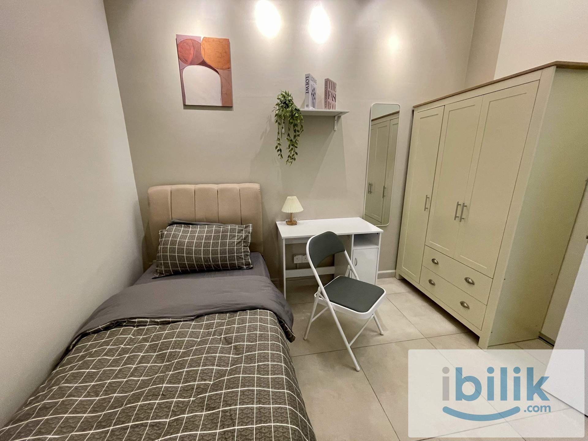 Cozy Room [Female only] 200m walk to MRT Putra Permai Station Seri Kembangan, Putrajaya - Image 1