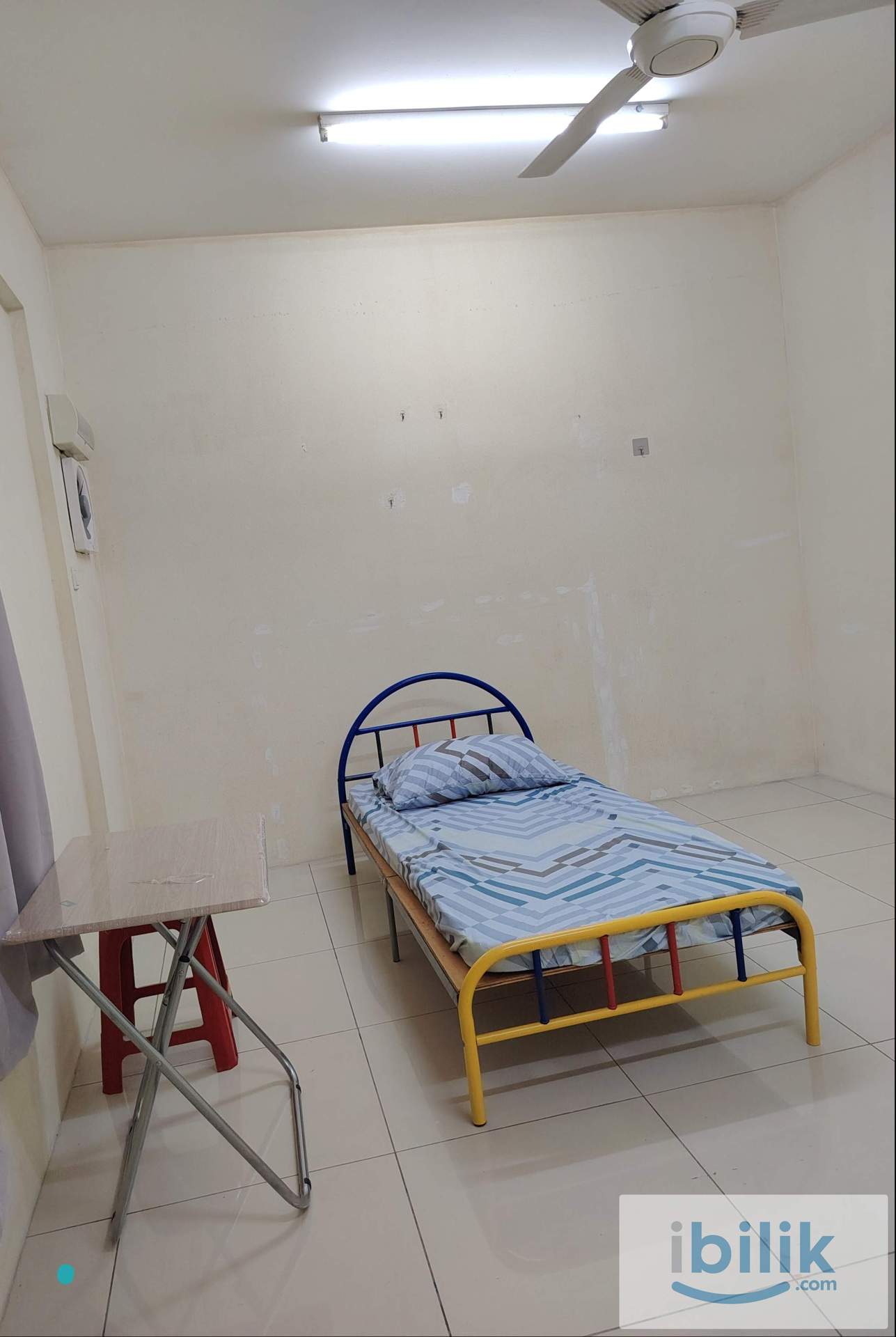 Master room for rent with private bathroom, partial furnish - Image 1