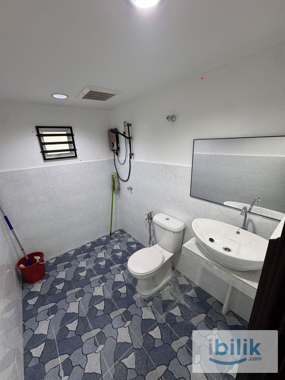 Fully furnished master room - Image 2