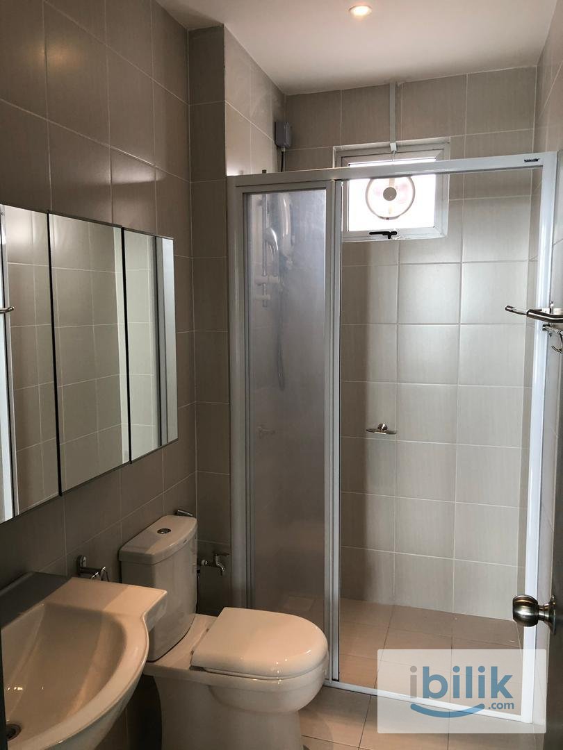 Medium Room with balcony Meridin Bayvue Masai Johor - Image 8
