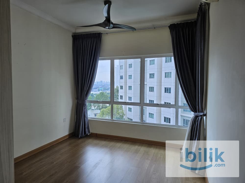 PREMIUM Spacious middle and master bedrooms [WOMEN ONLY] at Metropolitan Square Damansara Perdana  - Image 1