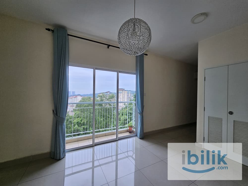 PREMIUM Spacious middle and master bedrooms [WOMEN ONLY] at Metropolitan Square Damansara Perdana  - Image 5