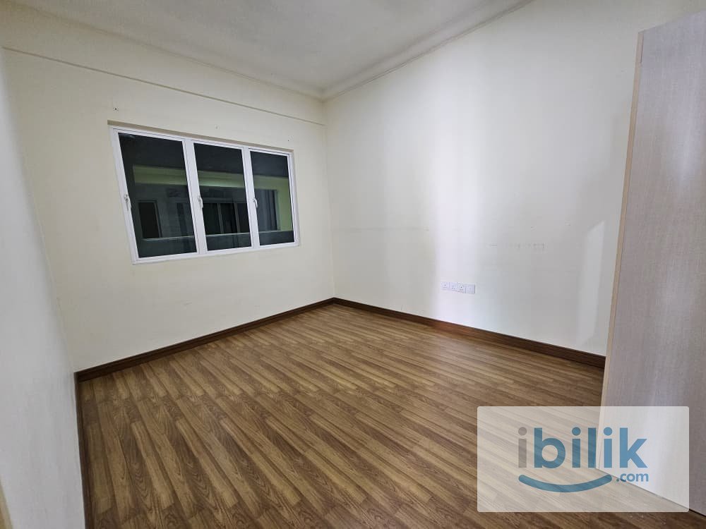 PREMIUM Spacious middle and master bedrooms [WOMEN ONLY] at Metropolitan Square Damansara Perdana  - Image 7