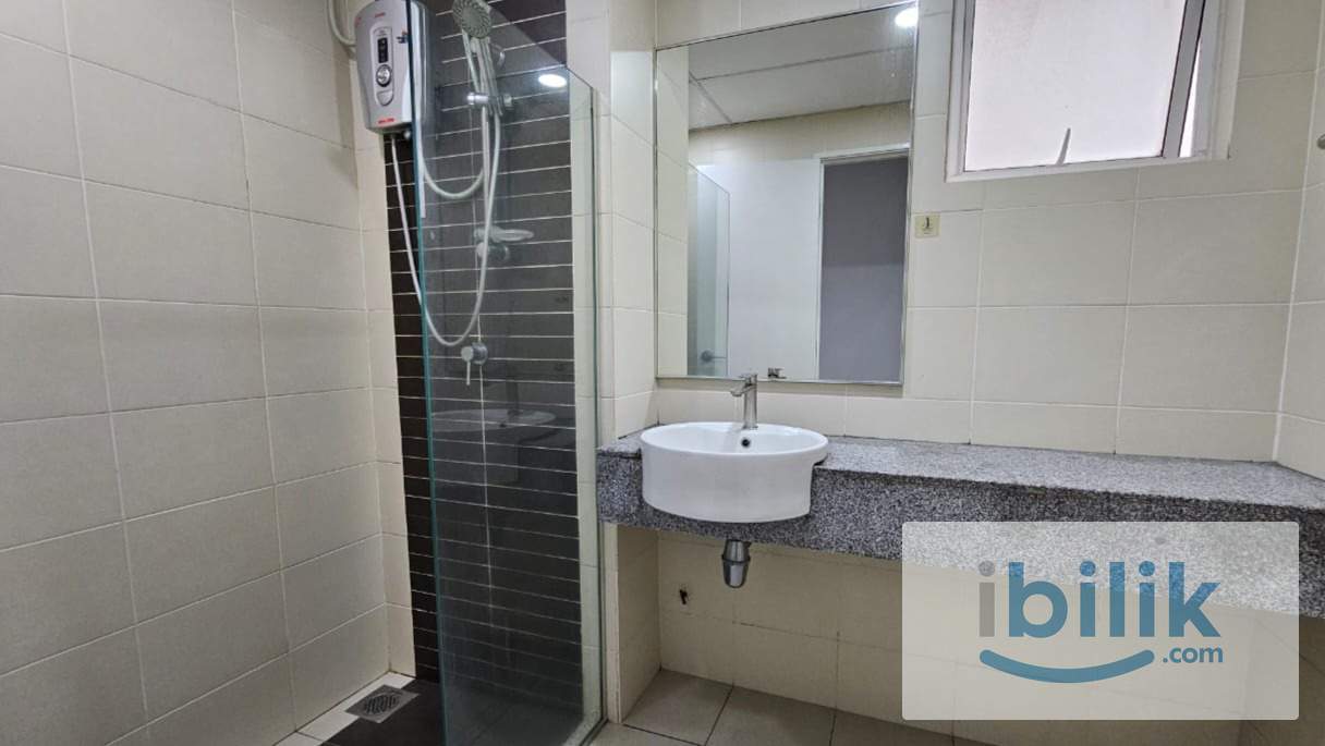 [FEMALE ONLY] Balcony Bedroom with HALAL ONLY kitchen [WIFI & CLEANING INCLUDED] - Image 4
