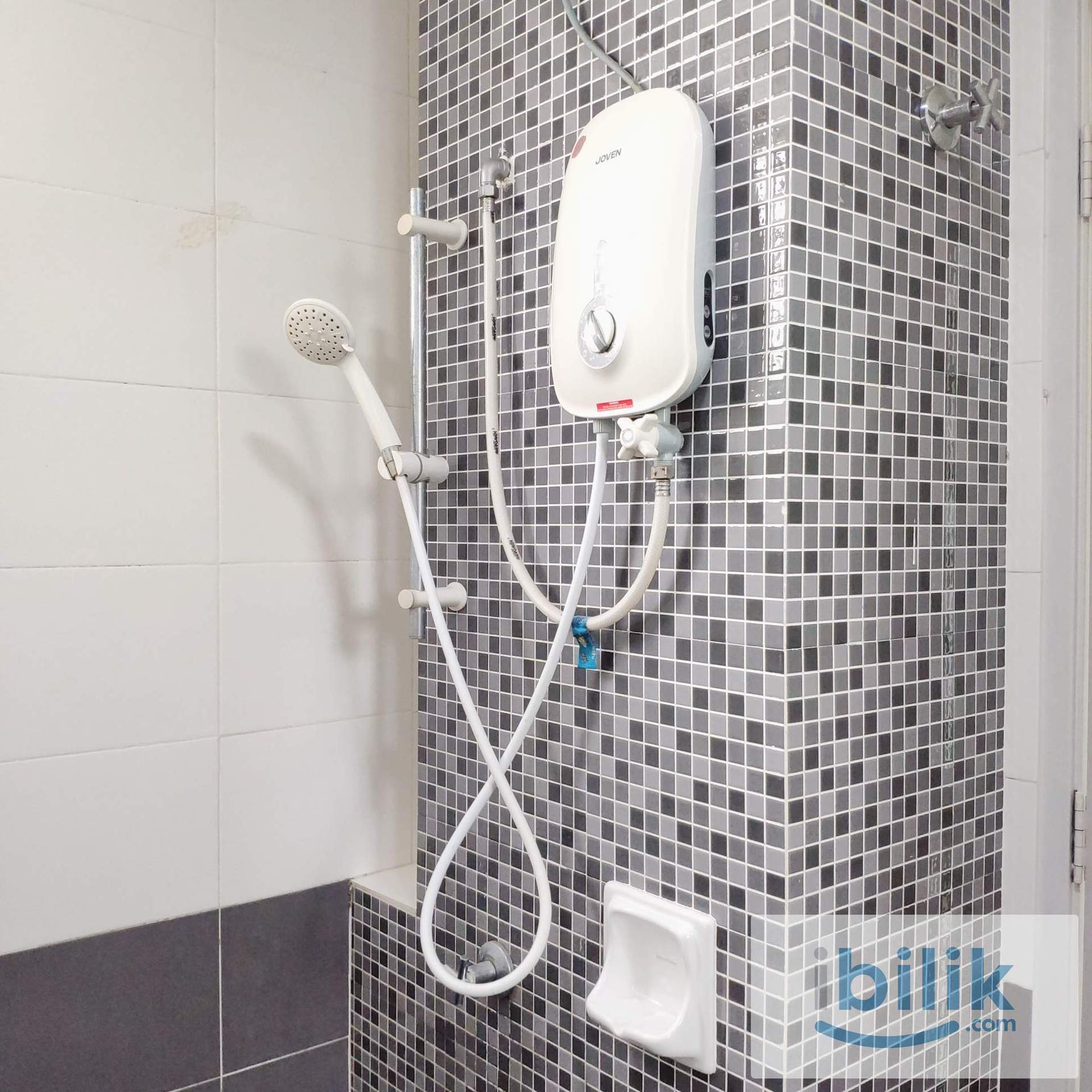 Free 1st Month. Middle Room, Just Fan, Drive to Work at Bukit Serdang, Seri Kembangan - Image 8