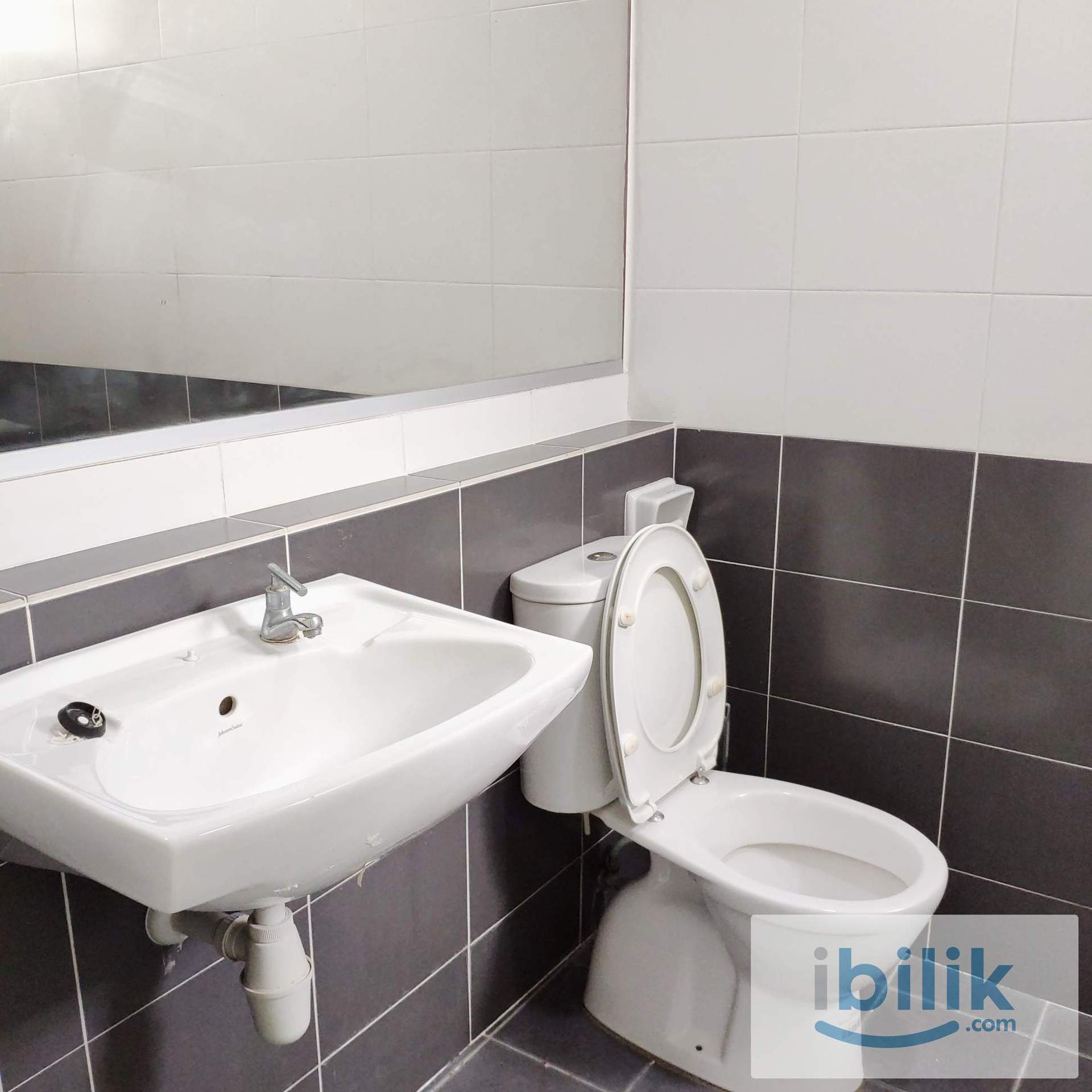 Free 1st Month. Middle Room, Just Fan, Drive to Work at Bukit Serdang, Seri Kembangan - Image 9