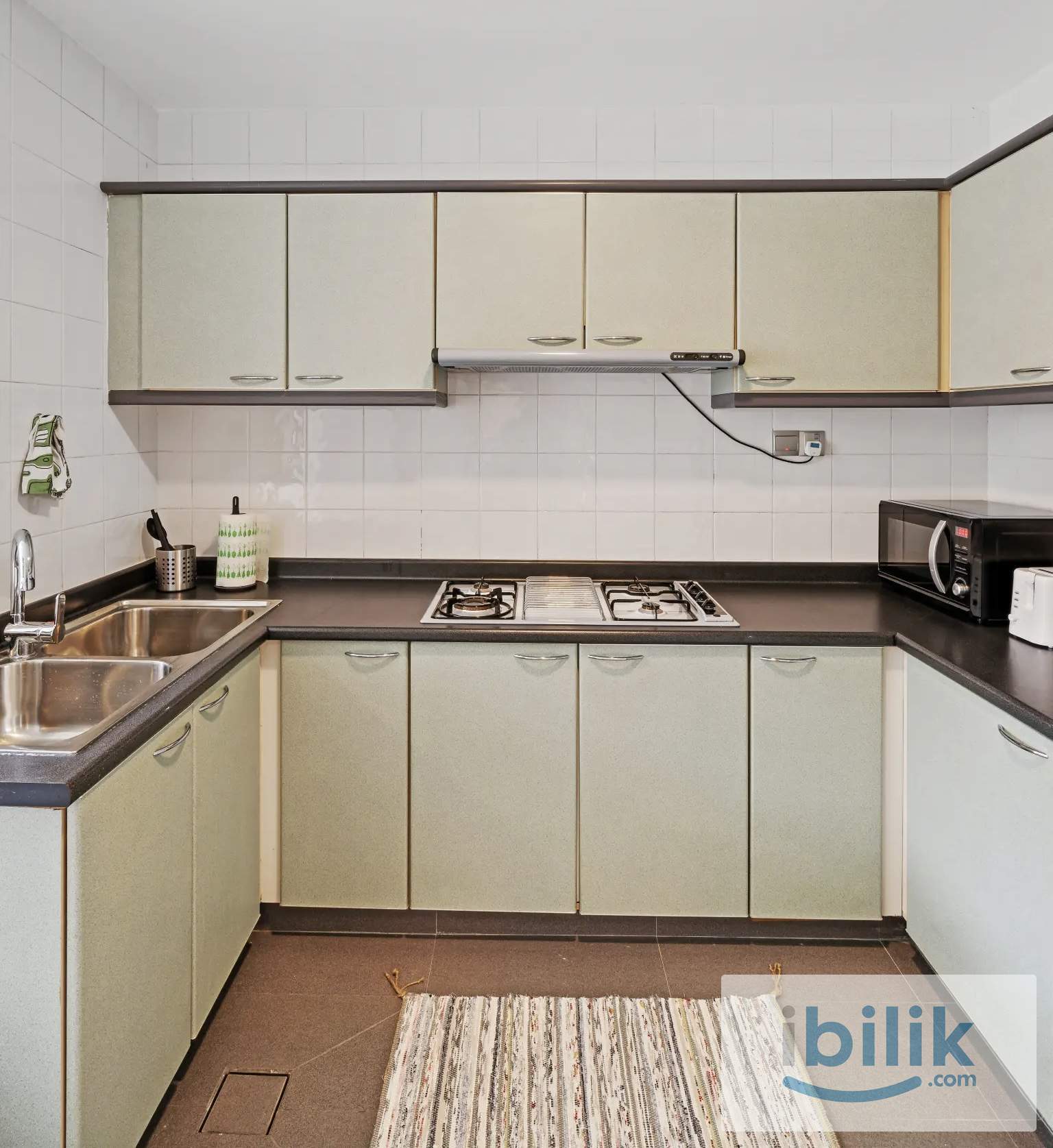 Master, AirCon Hot Bath, Fully Furnish House at Bukit Serdang, Seri Kembangan - Image 3