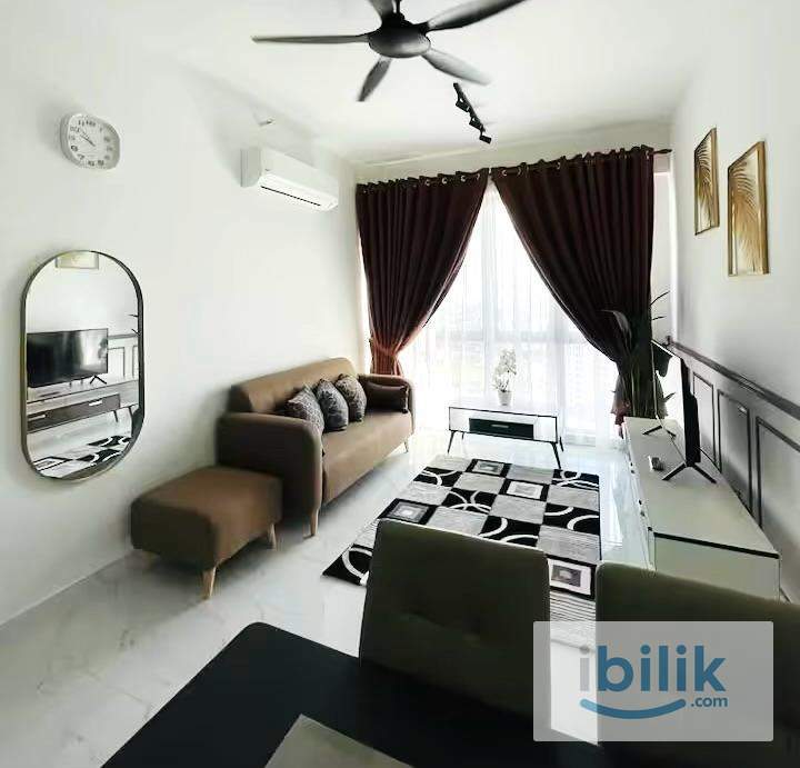 Master, Own Bath, AirCon Big Room, Parking Available - Image 2