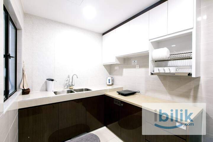 Master, Own Bath, AirCon Big Room, Parking Available - Image 3