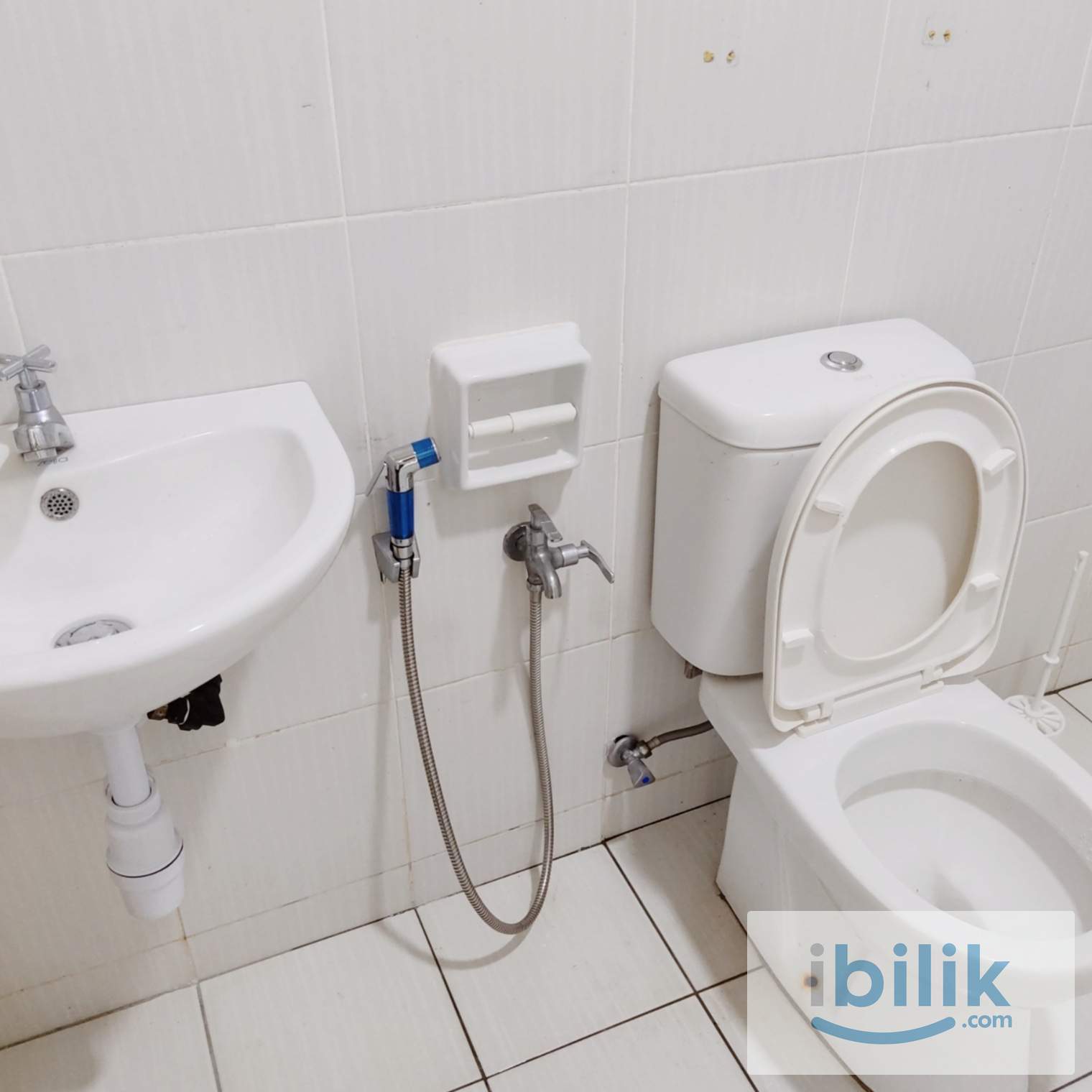 Free 1st Month. Bus to MRT. Condo, Middle Room A/C Hot Bath, Springville Equine Park  - Image 8