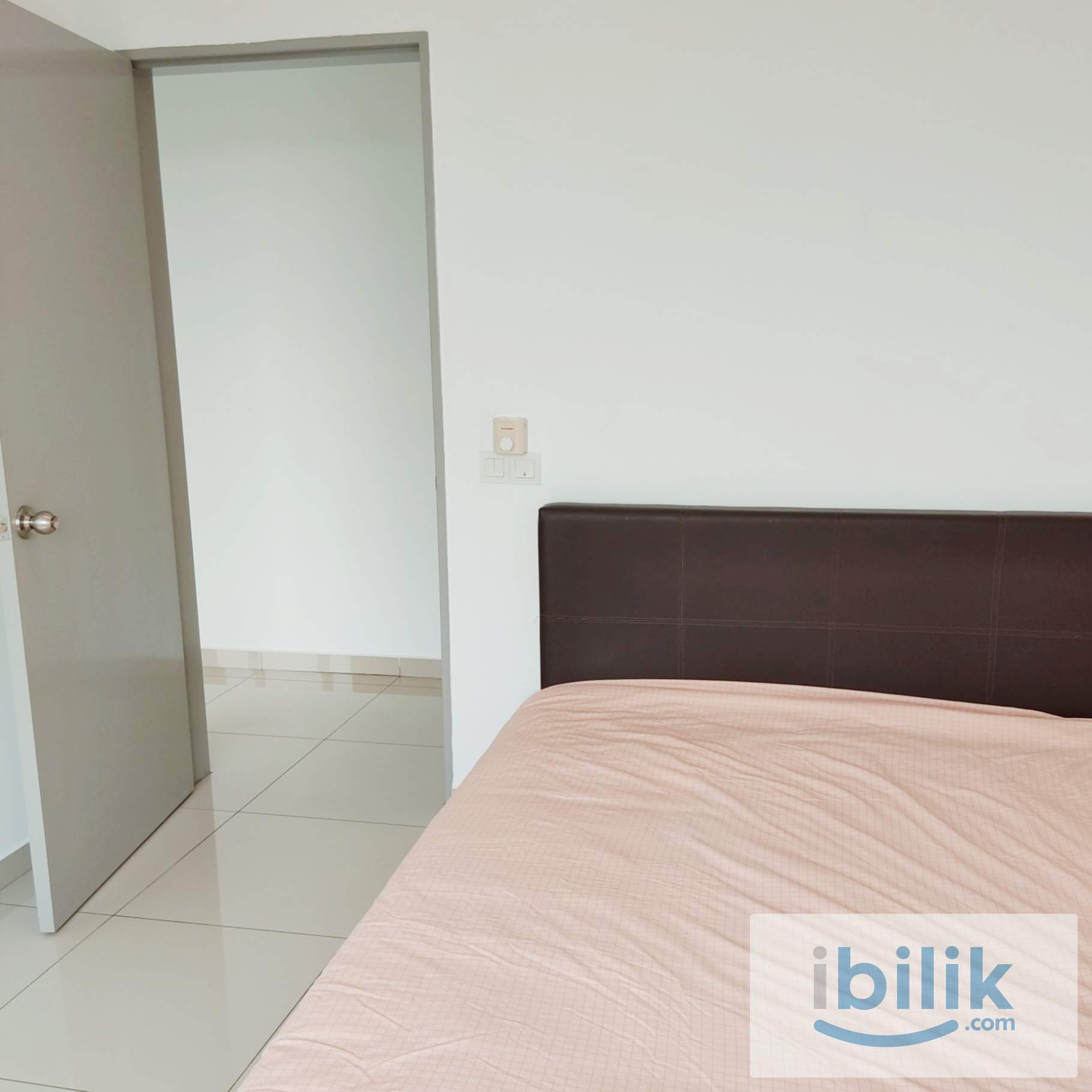 Free 1st Month. Equine: Condo. Middle Room, Fan Only, Hot Bath, Drive / Bus to MRT, Springville 	 - Image 1