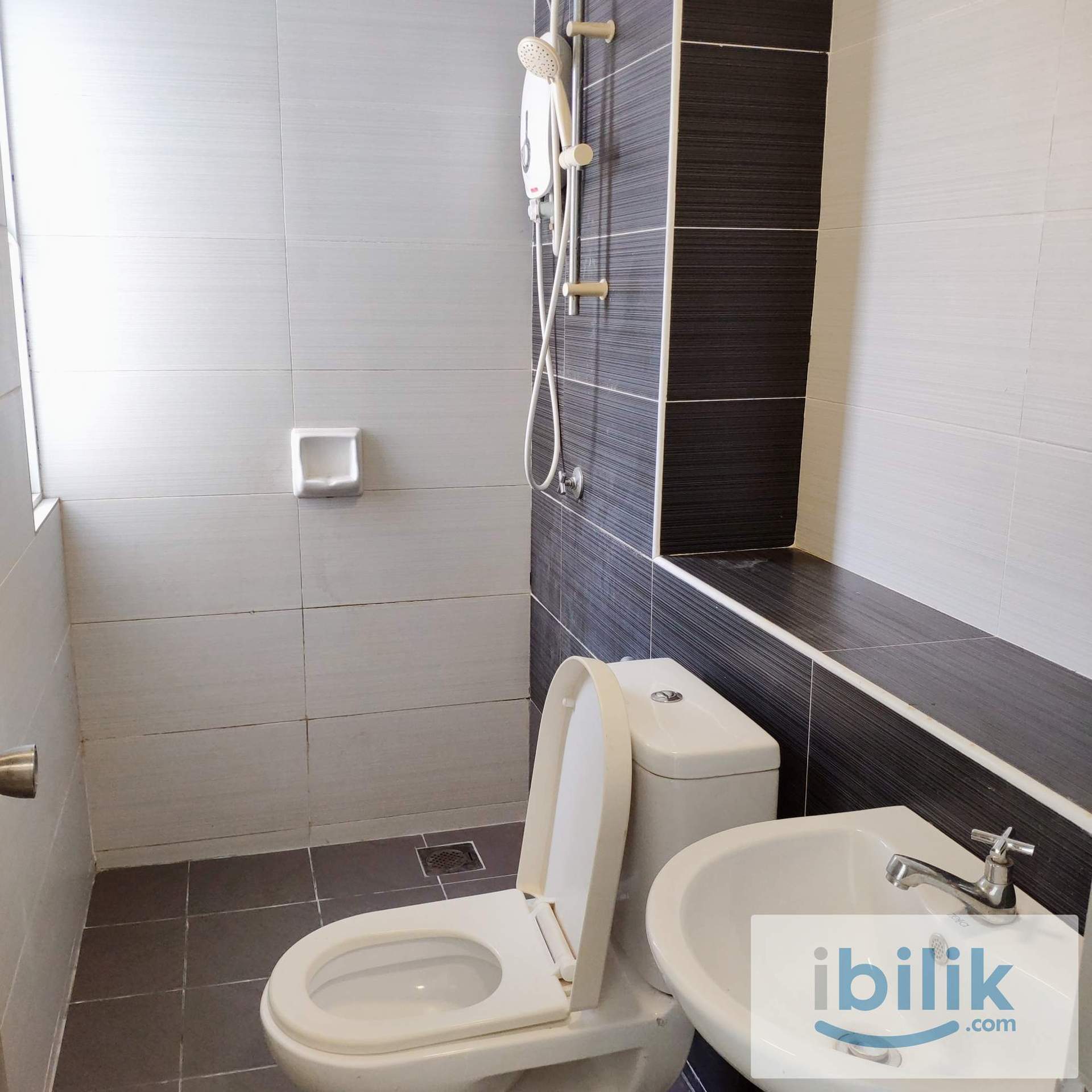 Equine Park. Master Room A/C Hot Bath, Bus to MRT. Springville - Image 9