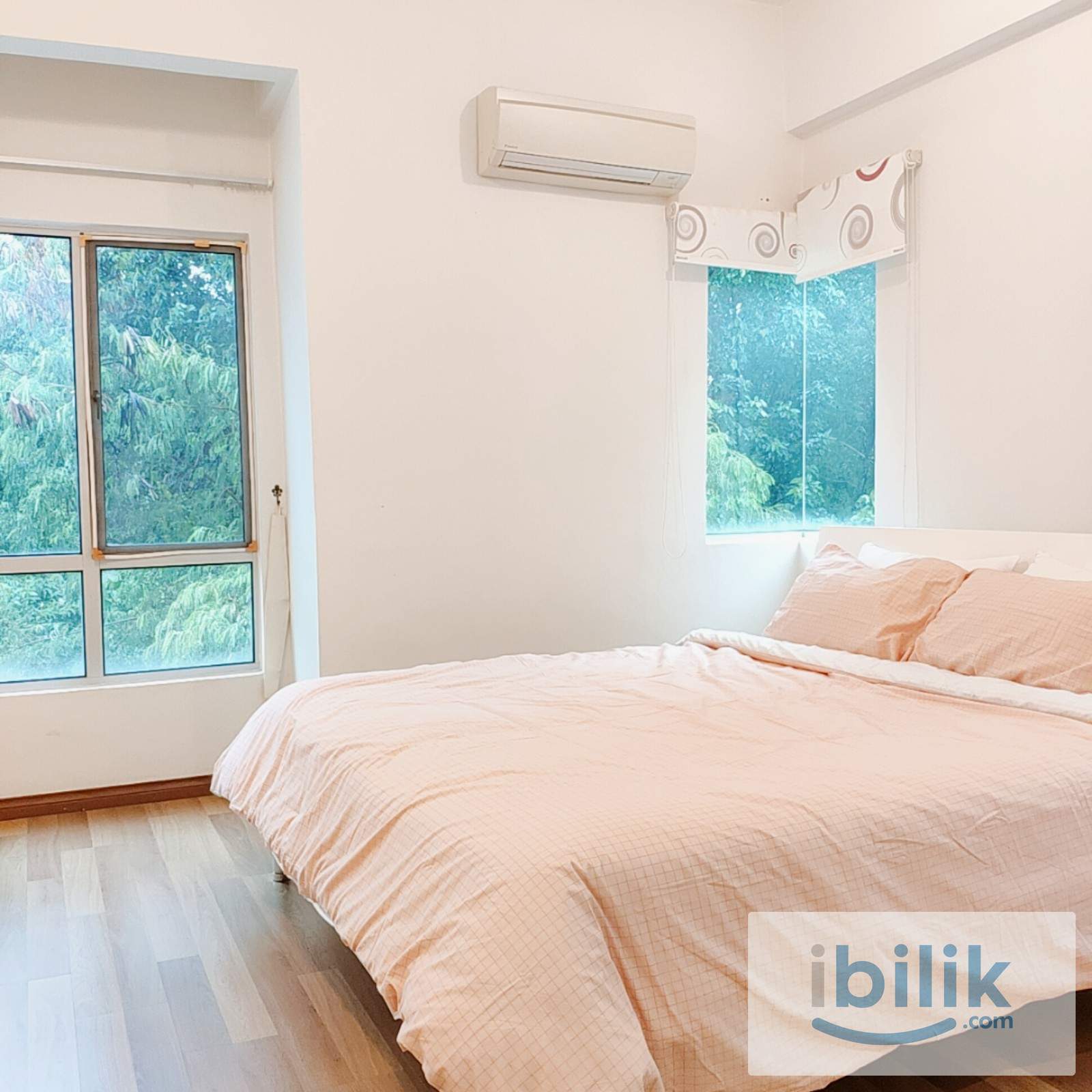 Master Room A/C Hot Bath, near Olive Hill, UPM MRT. Bayan Villa - Image 1