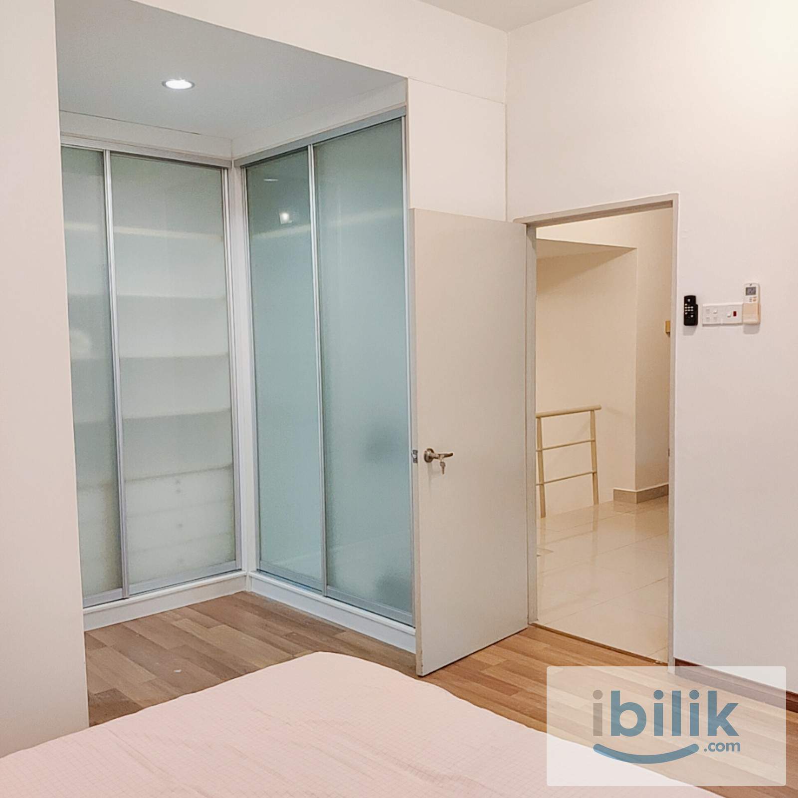 Master Room A/C Hot Bath, near Olive Hill, UPM MRT. Bayan Villa - Image 2