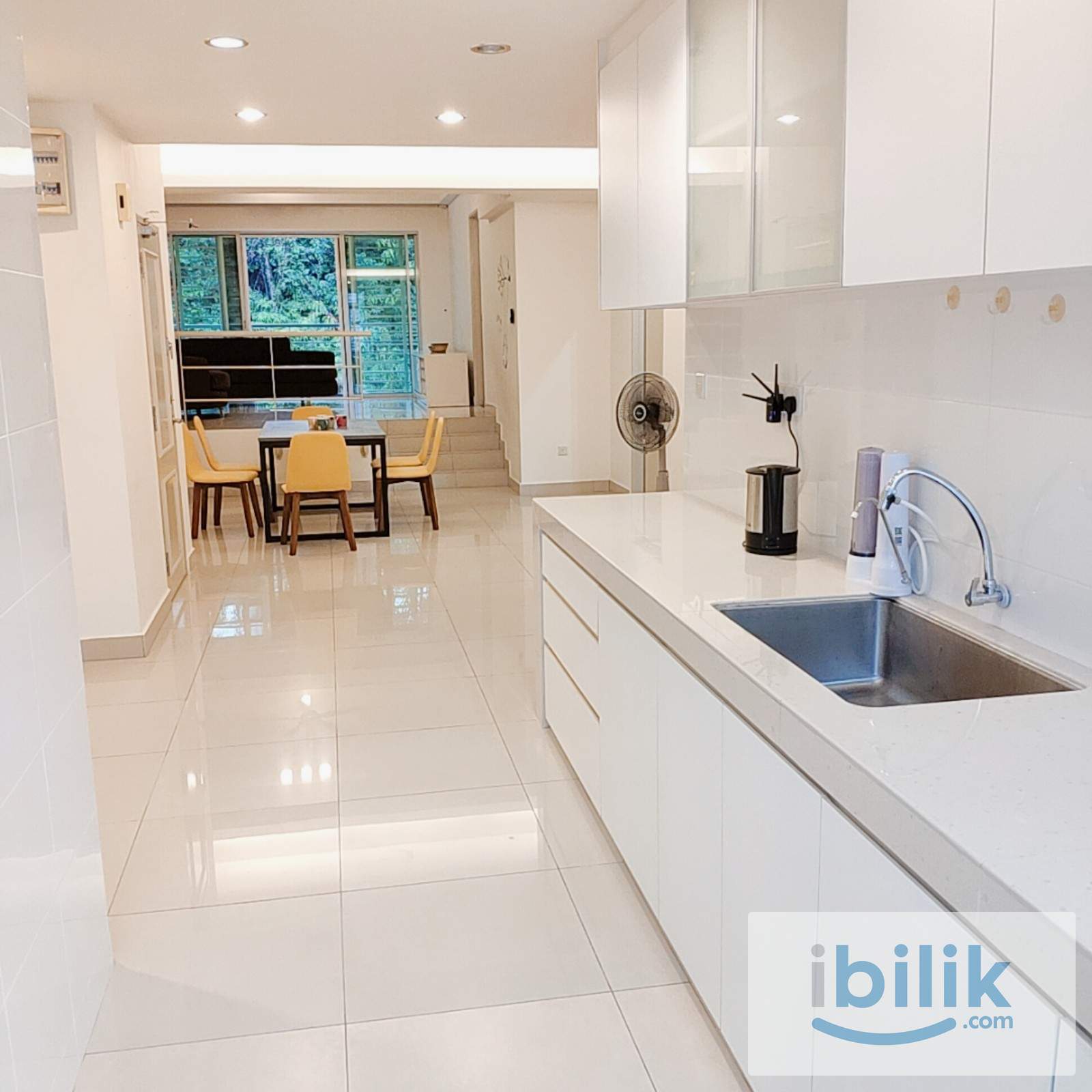 Master Room A/C Hot Bath, near Olive Hill, UPM MRT. Bayan Villa - Image 6