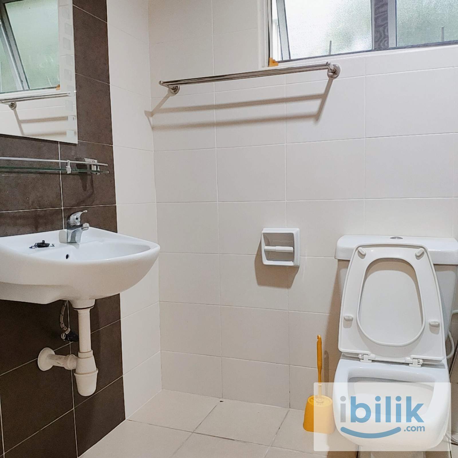Master Room A/C Hot Bath, near Olive Hill, UPM MRT. Bayan Villa - Image 8