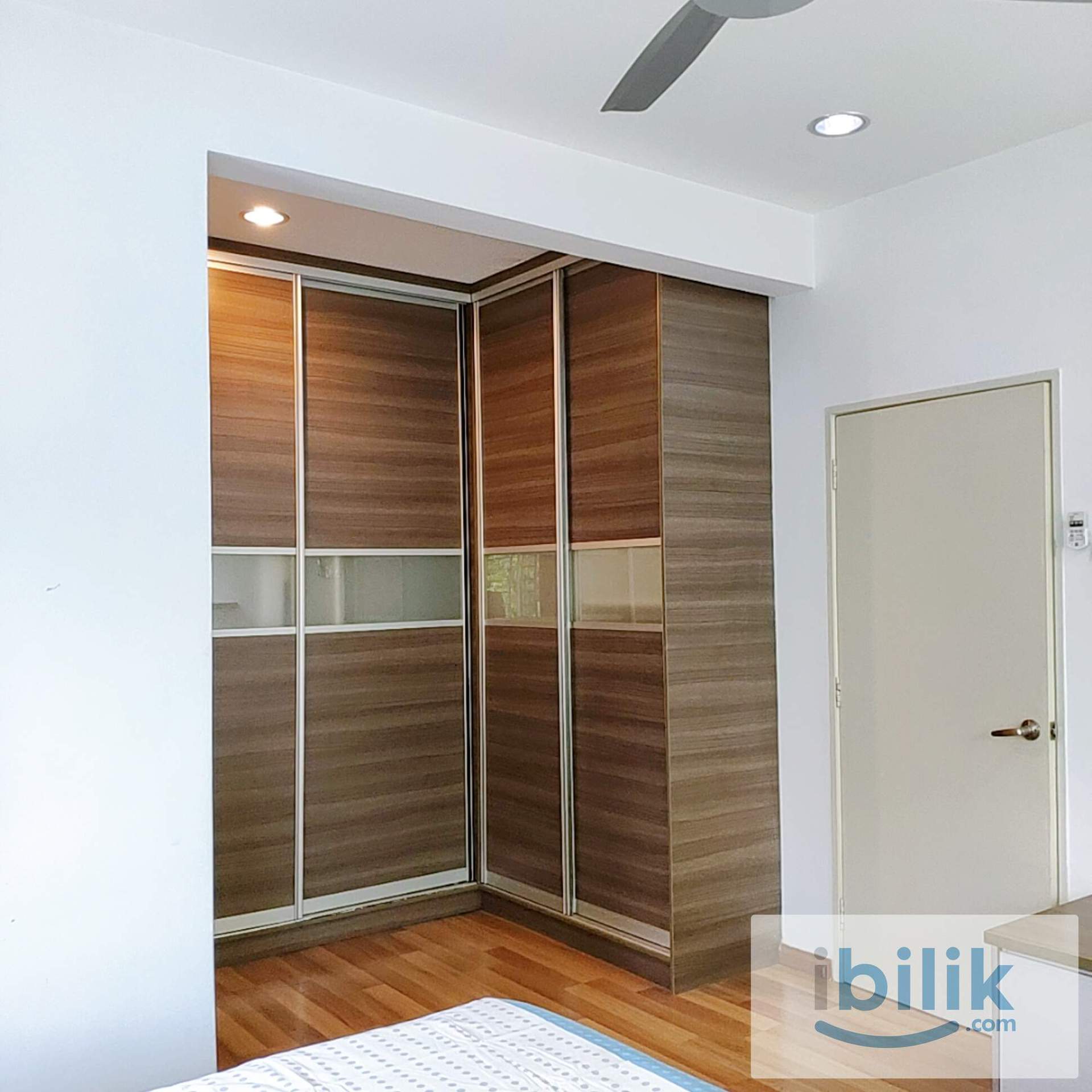 Free 1st Month. Master Room A/C Hot Bath near Olive Hill, MRT UPM. Bayan Villa - Image 3
