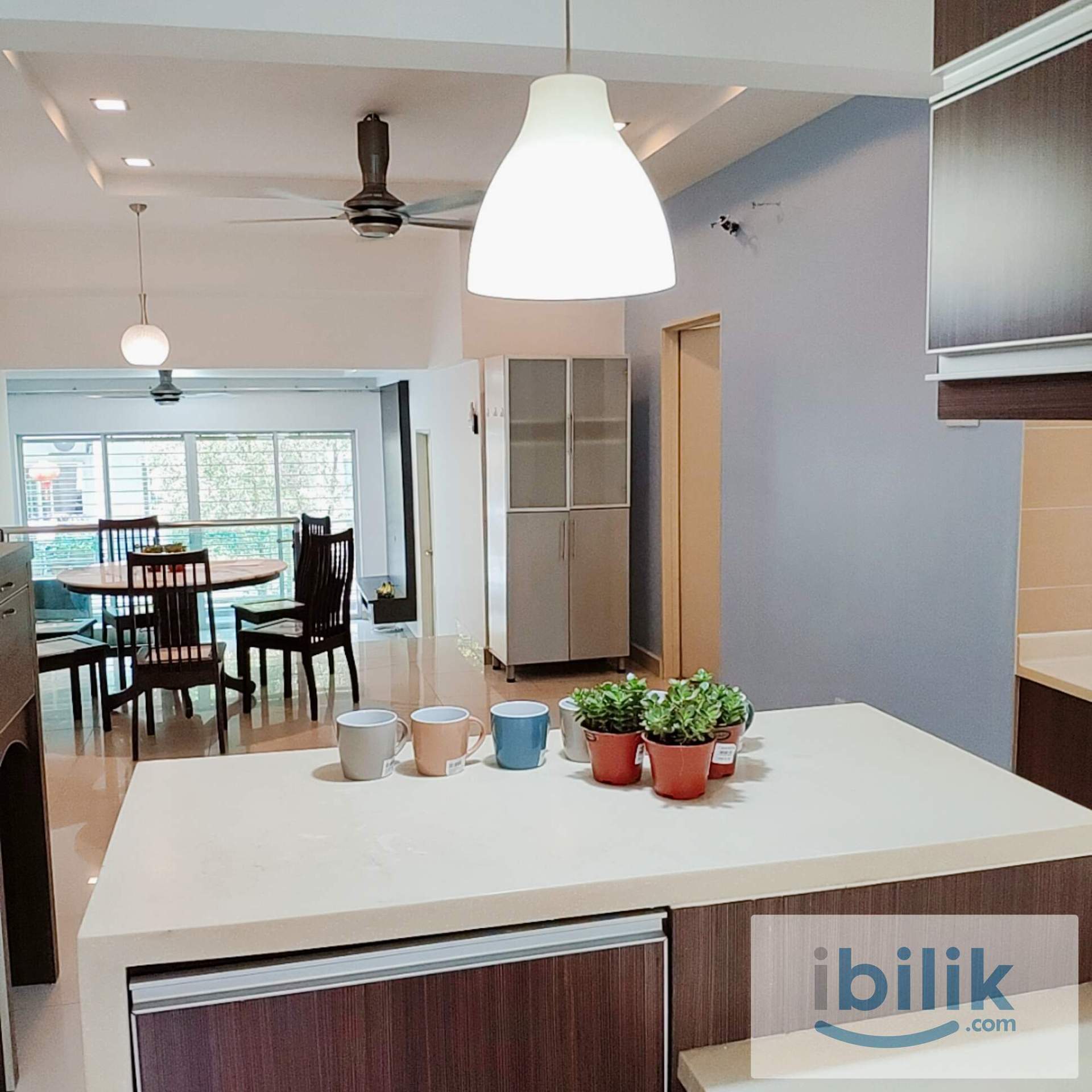 Free 1st Month. Master Room A/C Hot Bath near Olive Hill, MRT UPM. Bayan Villa - Image 4