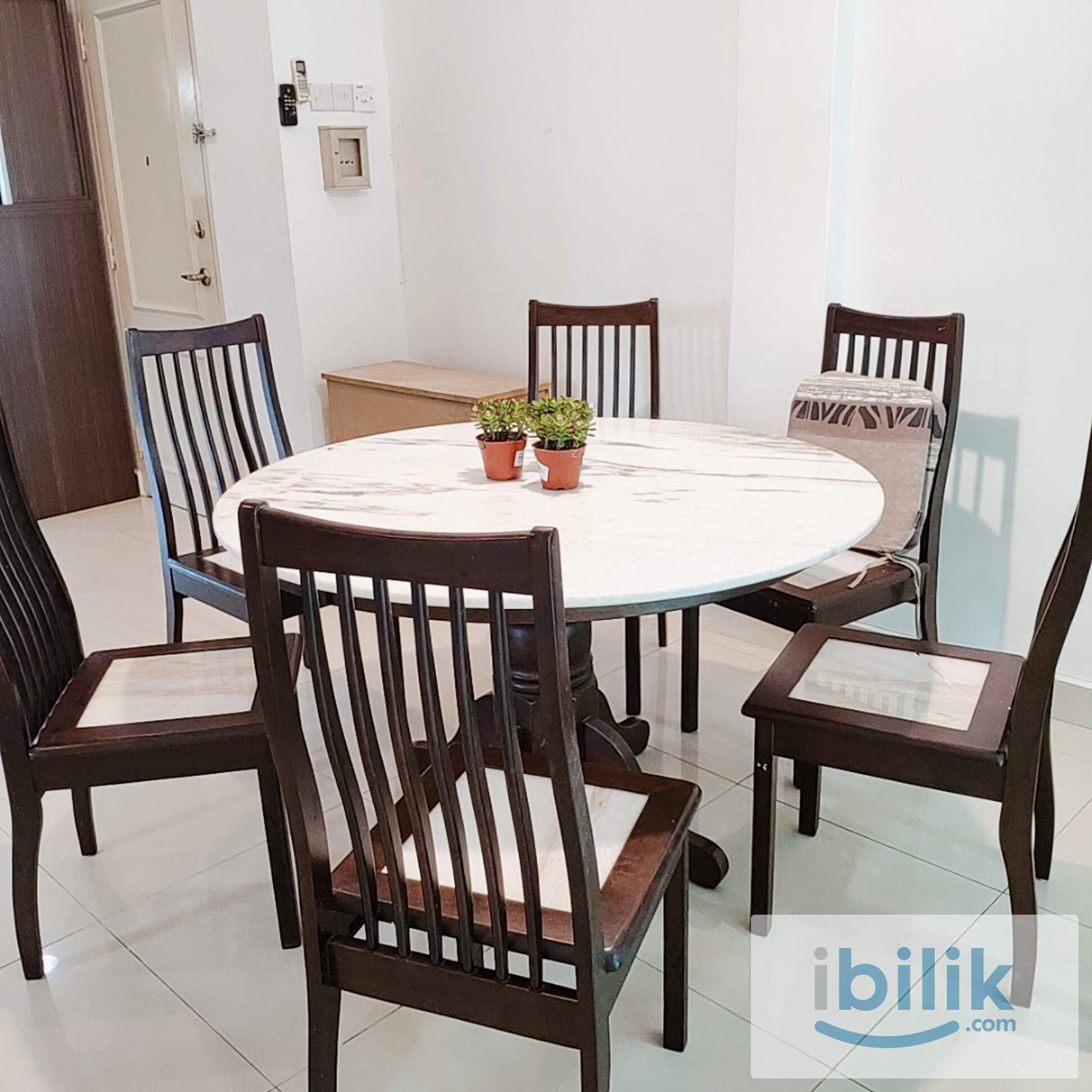 Free 1st Month. Master Room A/C Hot Bath near Olive Hill, MRT UPM. Bayan Villa - Image 5