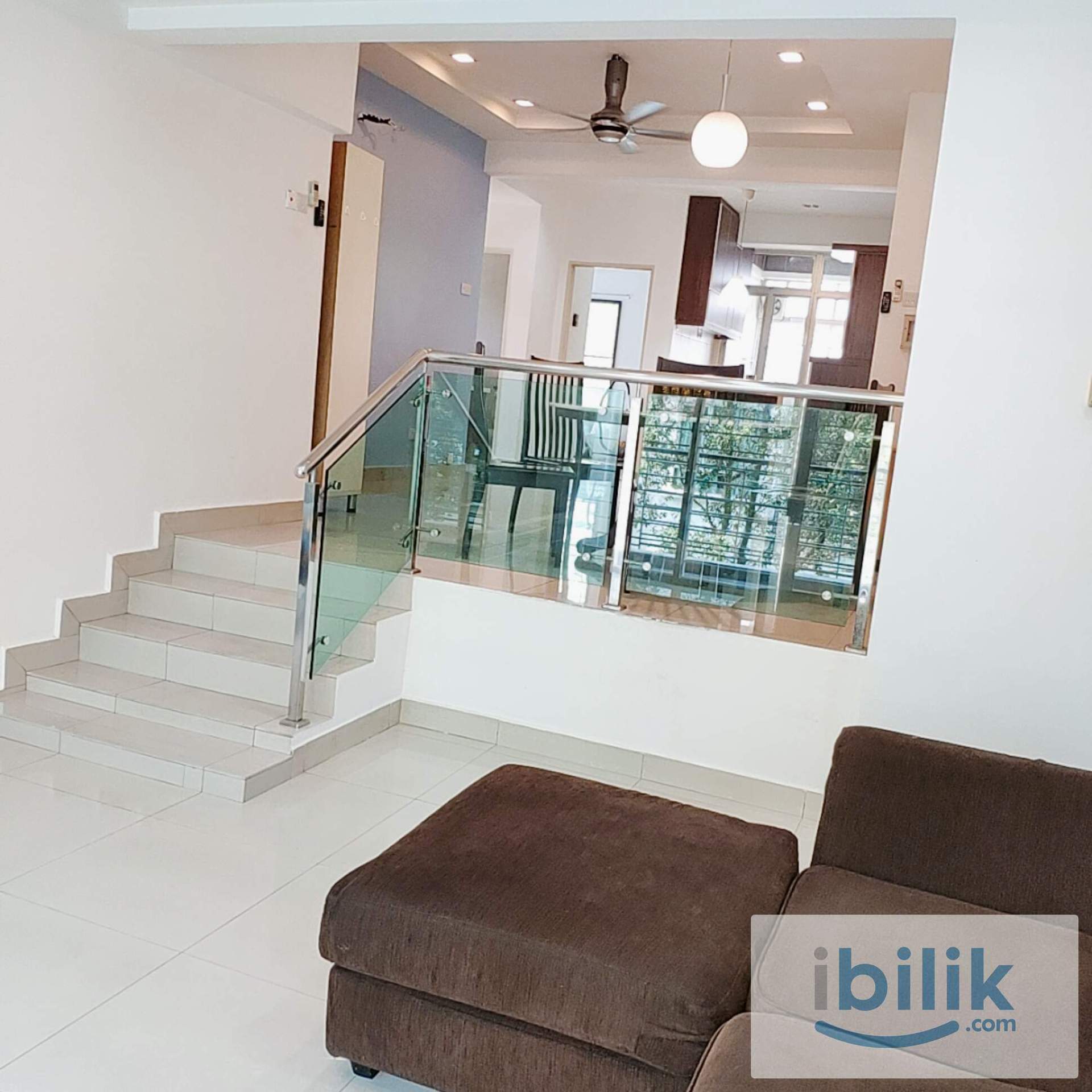 Middle Room A/C Hot Bath, near Olive Hill, UPM MRT. Bayan Villa - Image 5