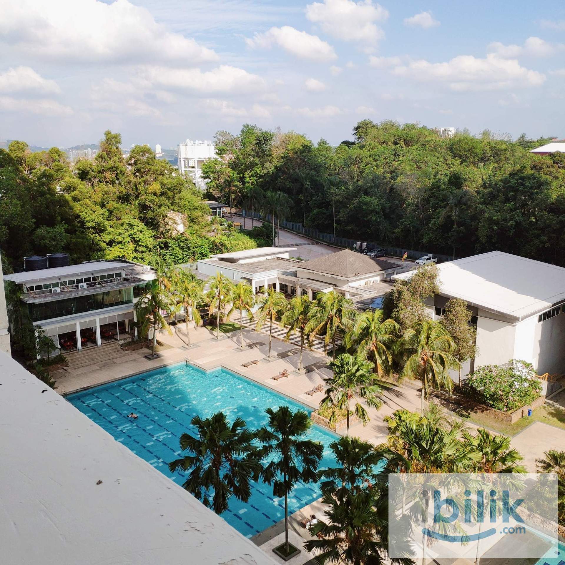 Free 1st Month. Olive Hill. Middle Room, Car Driving, Aman Heights, Bukit Serdang - Image 4