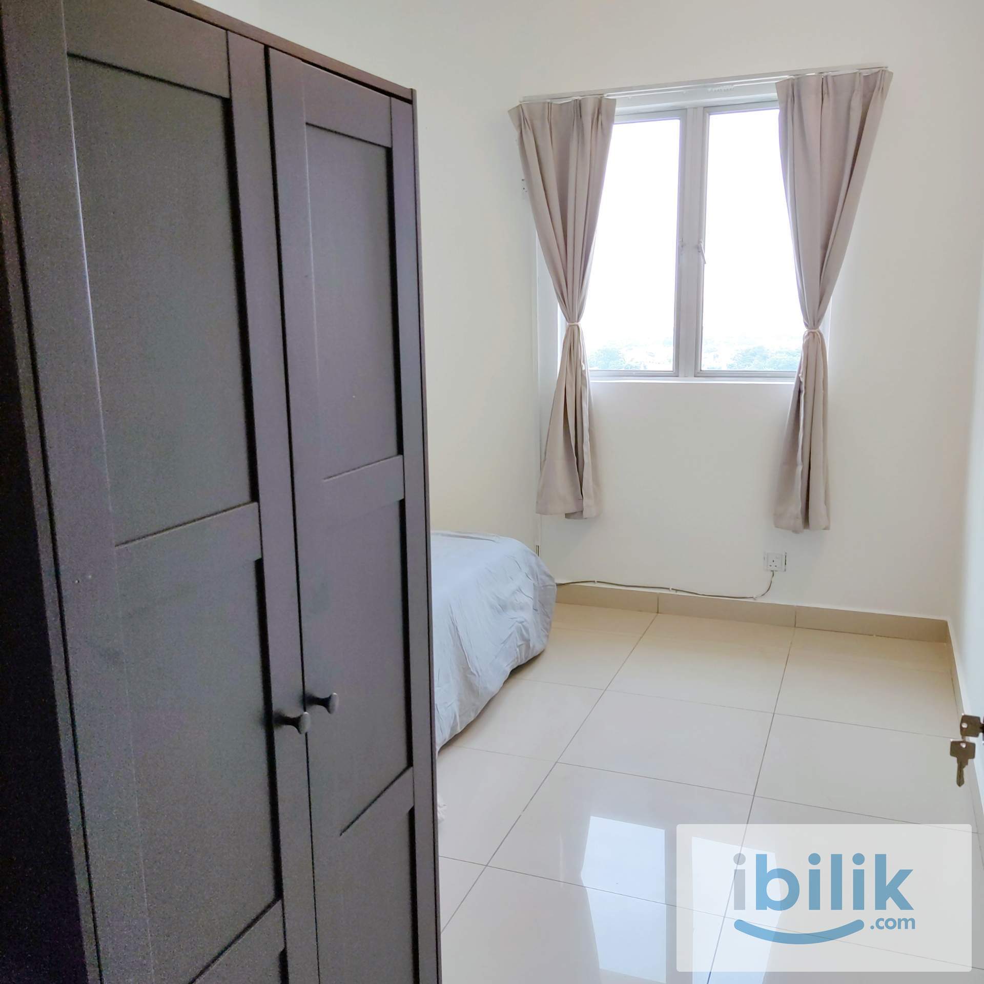 Condo - Bus Ride to MRT Middle Room, Fan Only, Aman Heights Bukit Serdang - Image 2