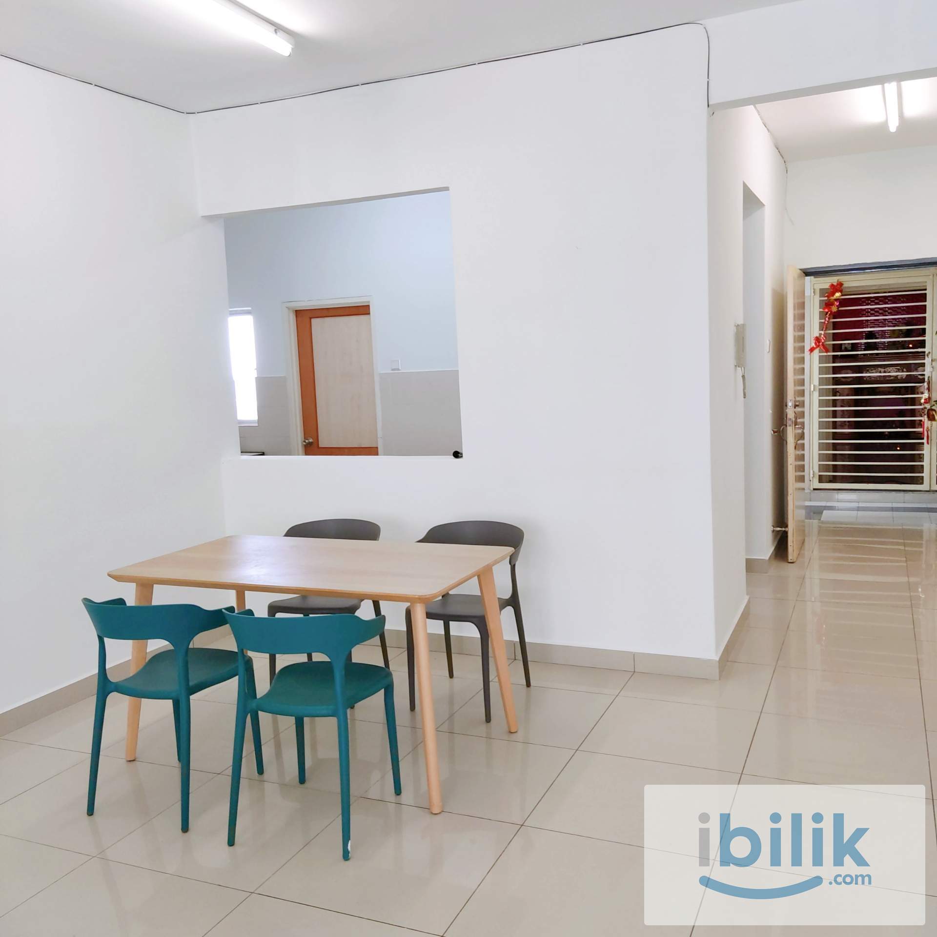 Condo - Bus Ride to MRT Middle Room, Fan Only, Aman Heights Bukit Serdang - Image 5