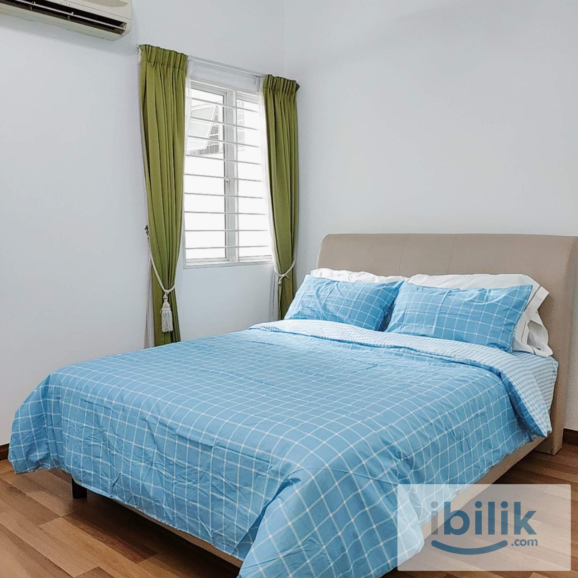 Olive Hill. Middle A/C Room near UPM MRT at Bayan Villa, Bukit Serdang - Image 1